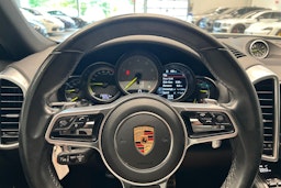 Valkoinen Porsche Cayenne 2017 kuva 15.