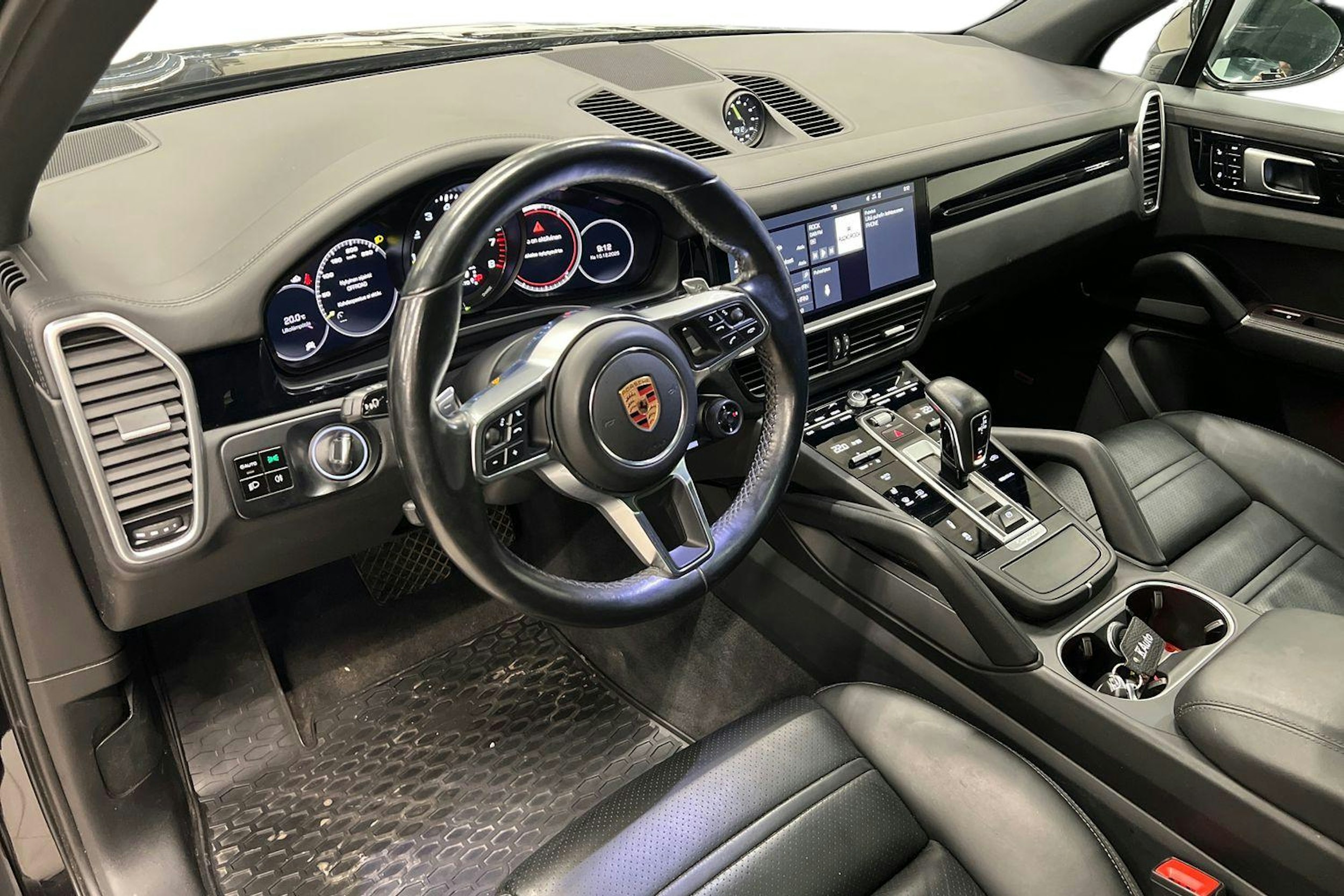 Musta Porsche Cayenne 2018 kuva 6.