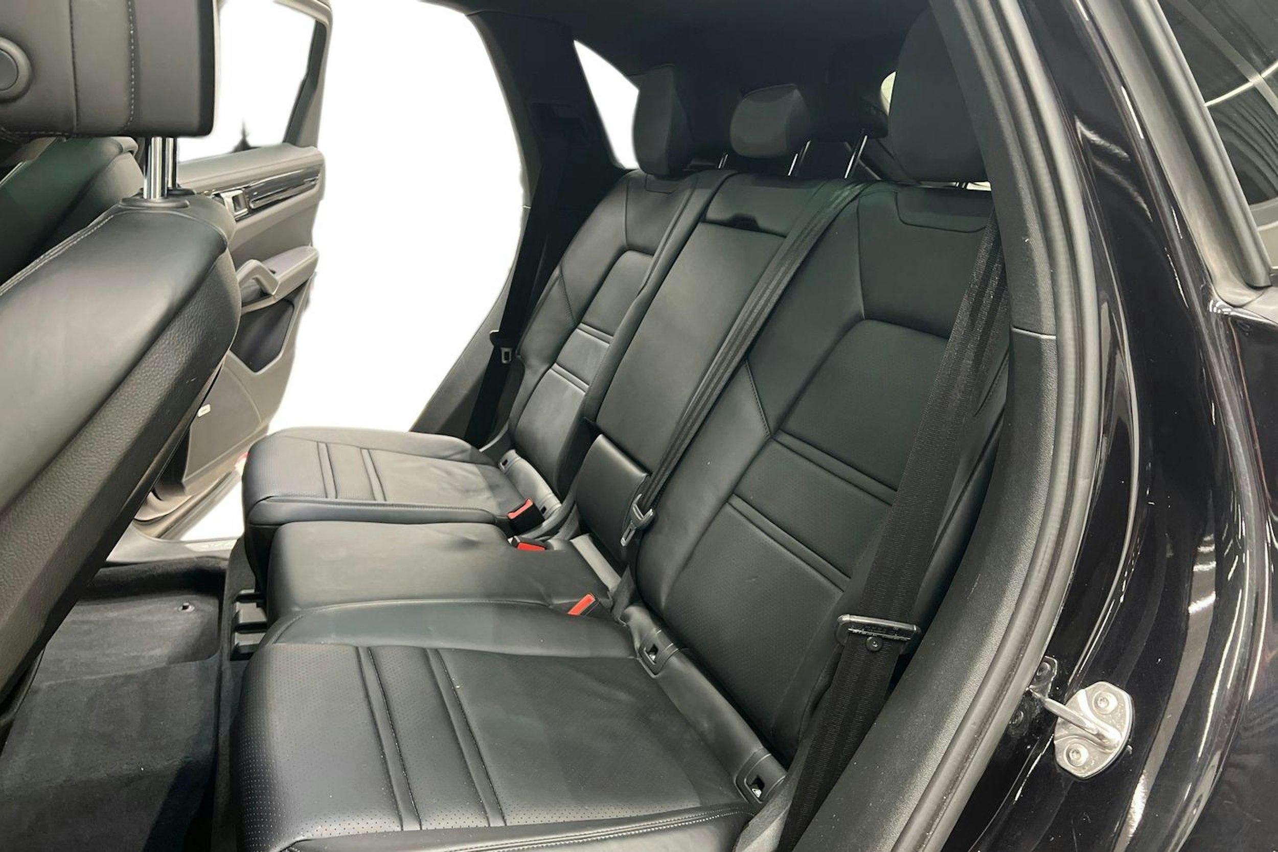 Musta Porsche Cayenne 2018 kuva 7.