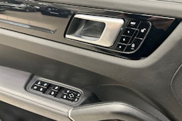 Musta Porsche Cayenne 2018 kuva 16.