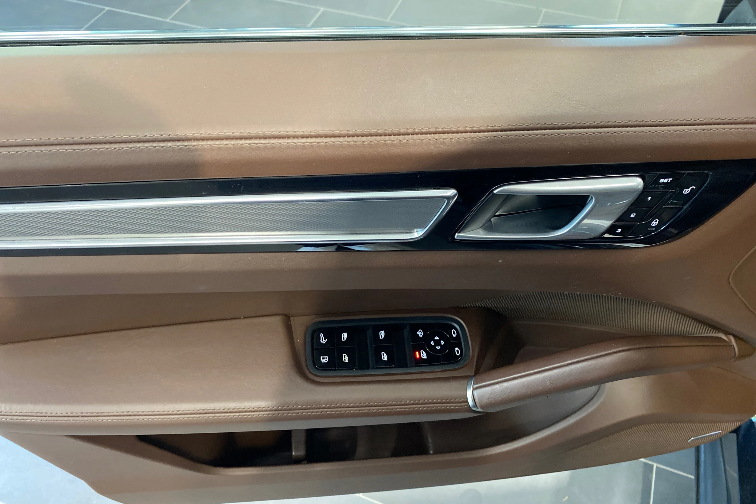 sininen Porsche Cayenne 2018 kuva 12.