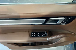 sininen Porsche Cayenne 2018 kuva 12.