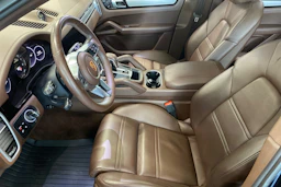 sininen Porsche Cayenne 2018 kuva 14.