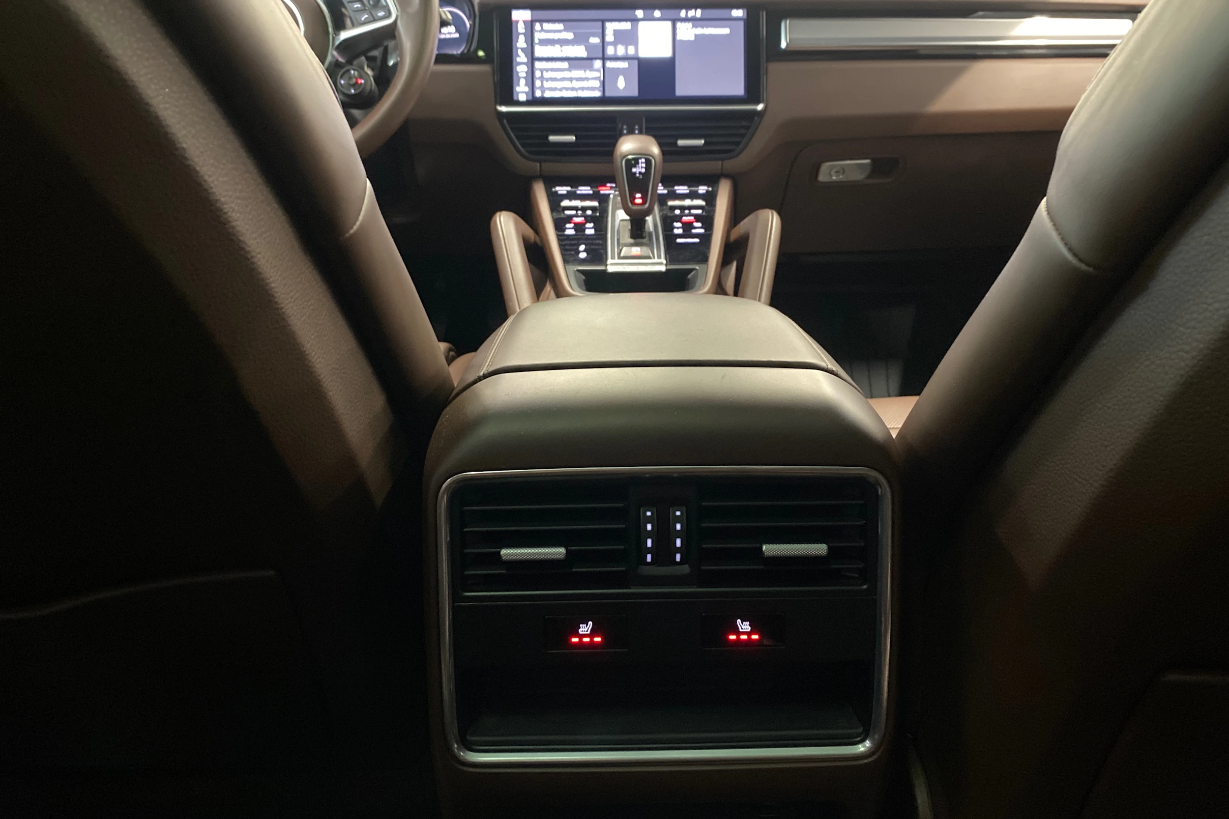 sininen Porsche Cayenne 2018 kuva 17.