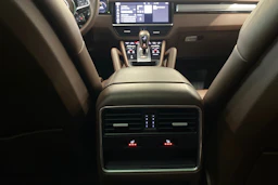 sininen Porsche Cayenne 2018 kuva 17.