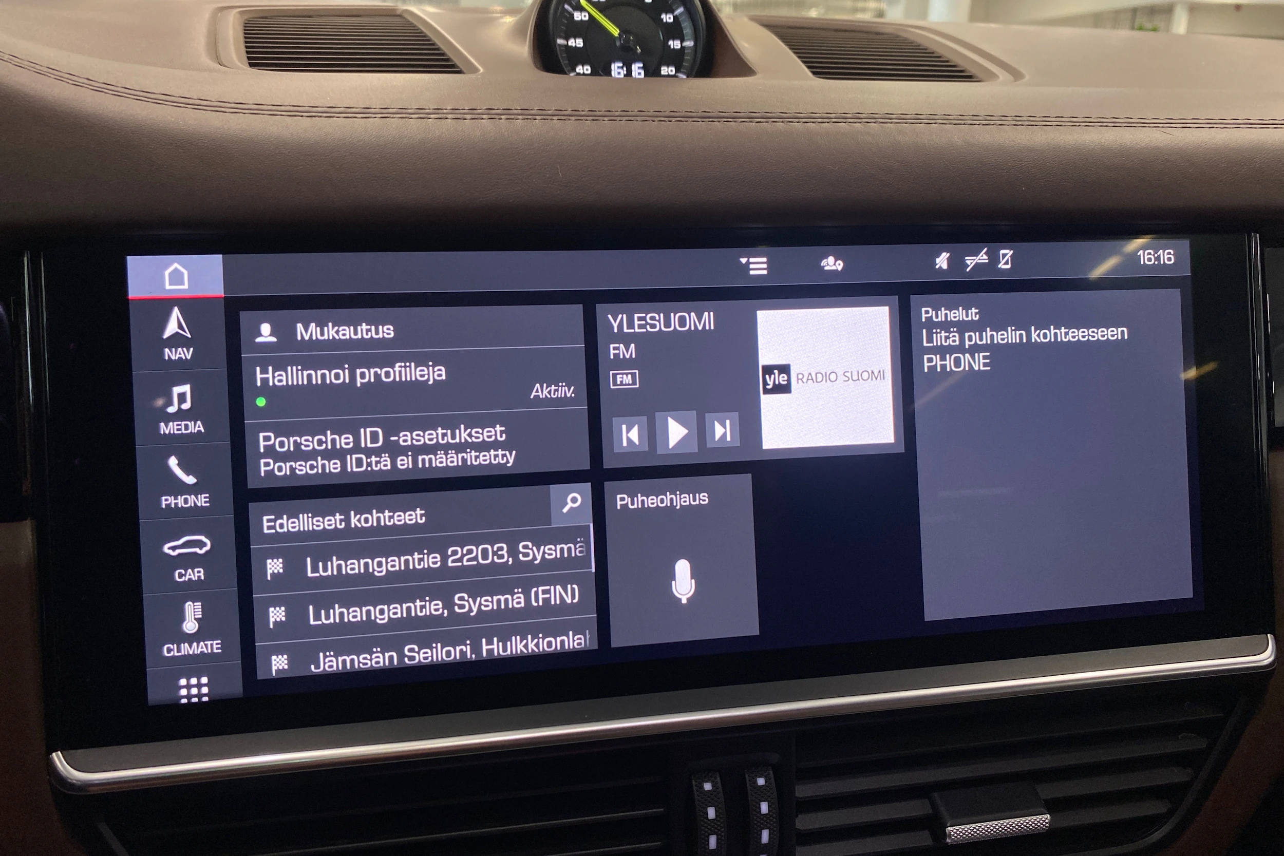 sininen Porsche Cayenne 2018 kuva 18.