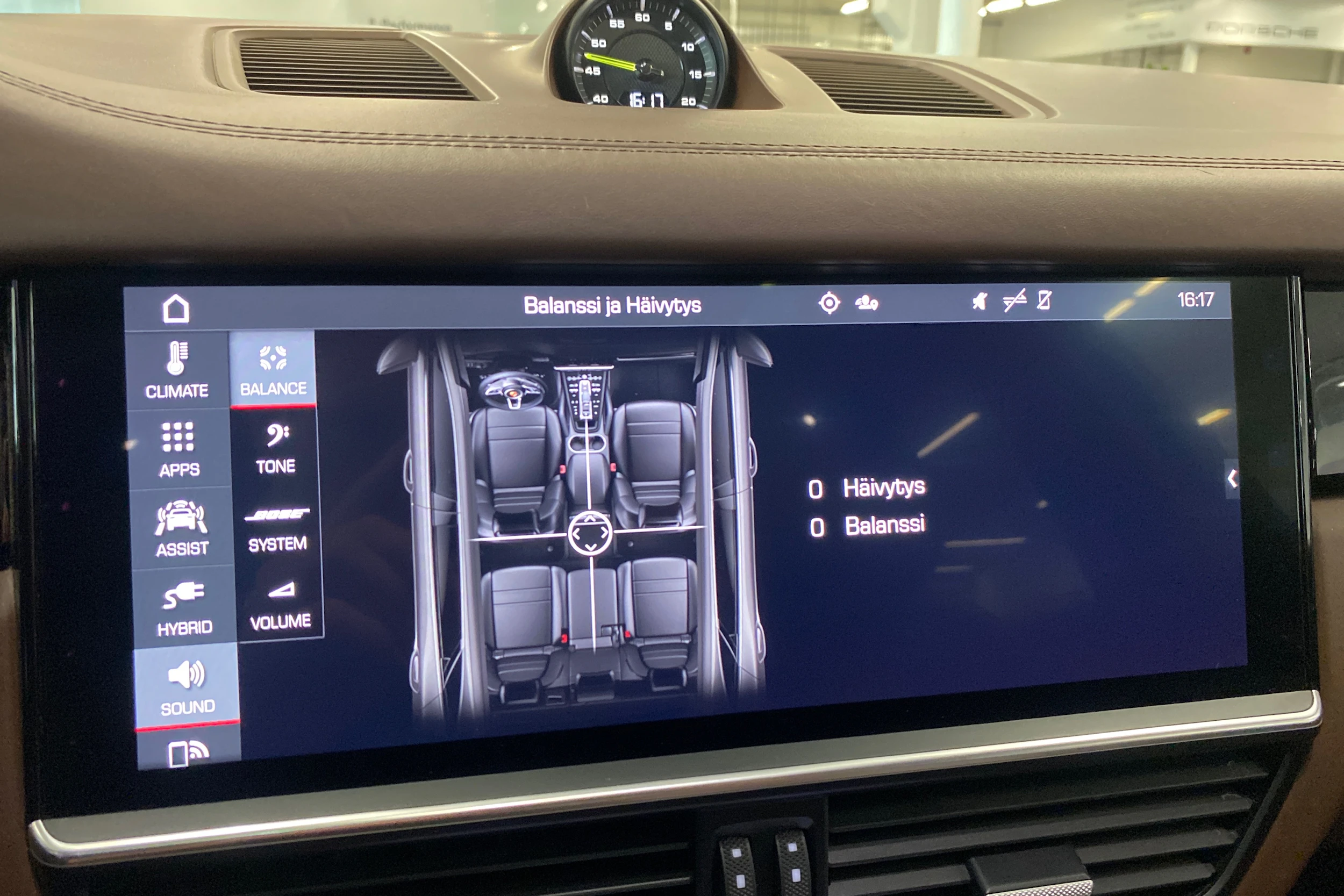 sininen Porsche Cayenne 2018 kuva 21.