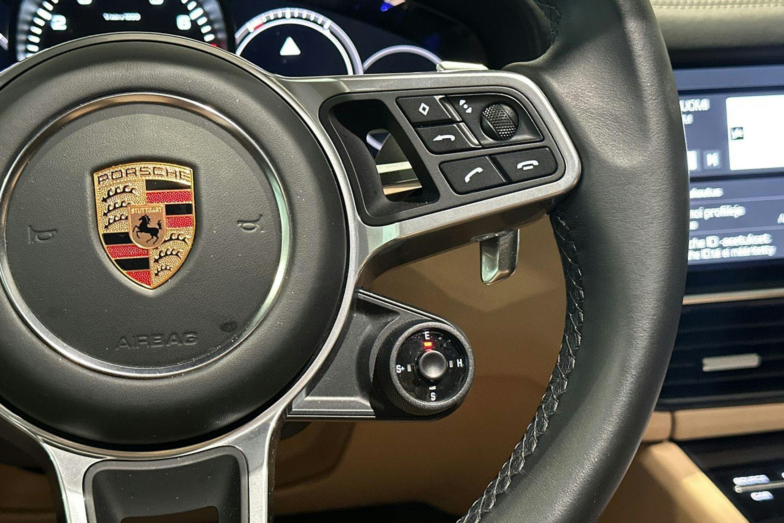 Musta Porsche Cayenne 2018 kuva 11.