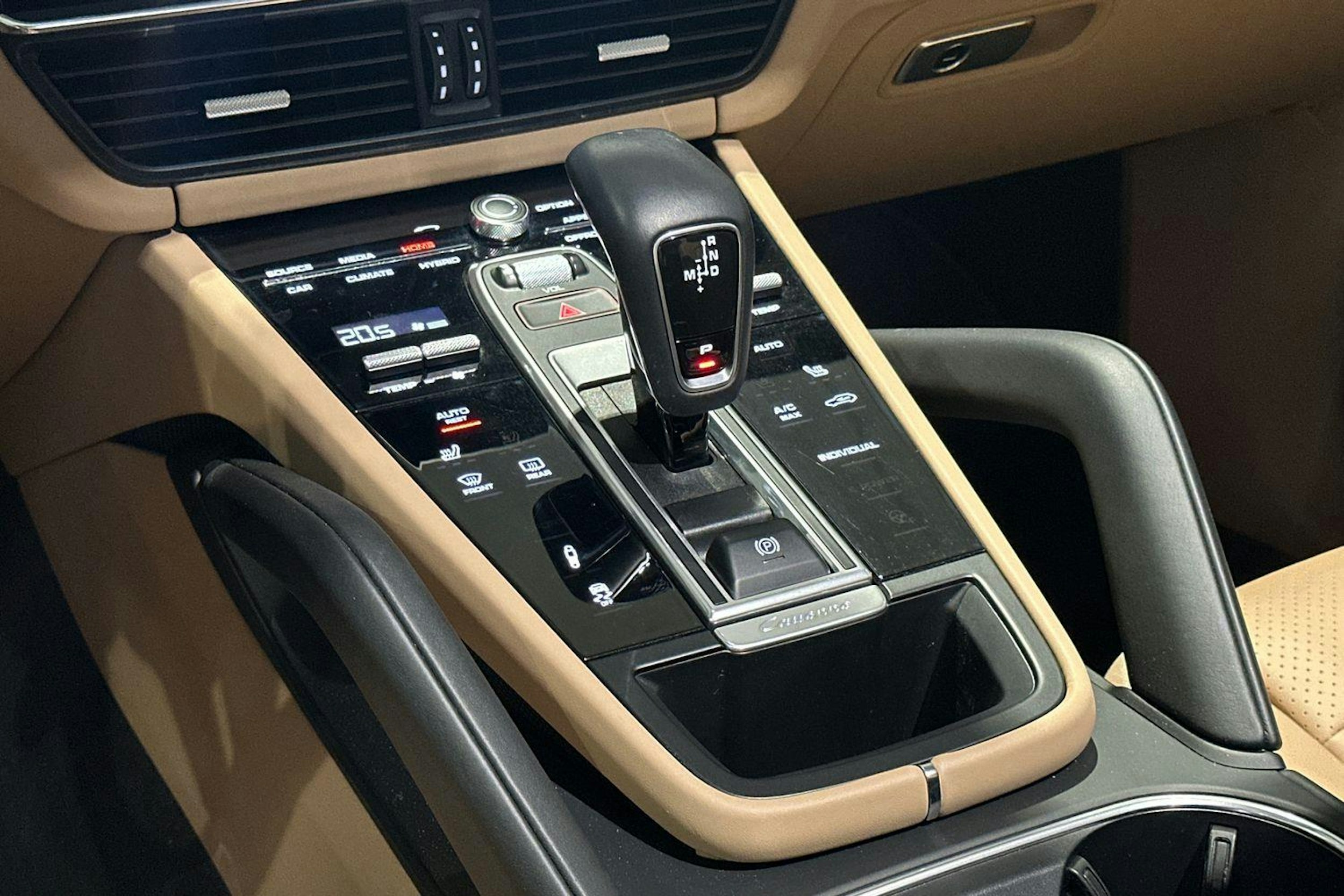 Musta Porsche Cayenne 2018 kuva 13.