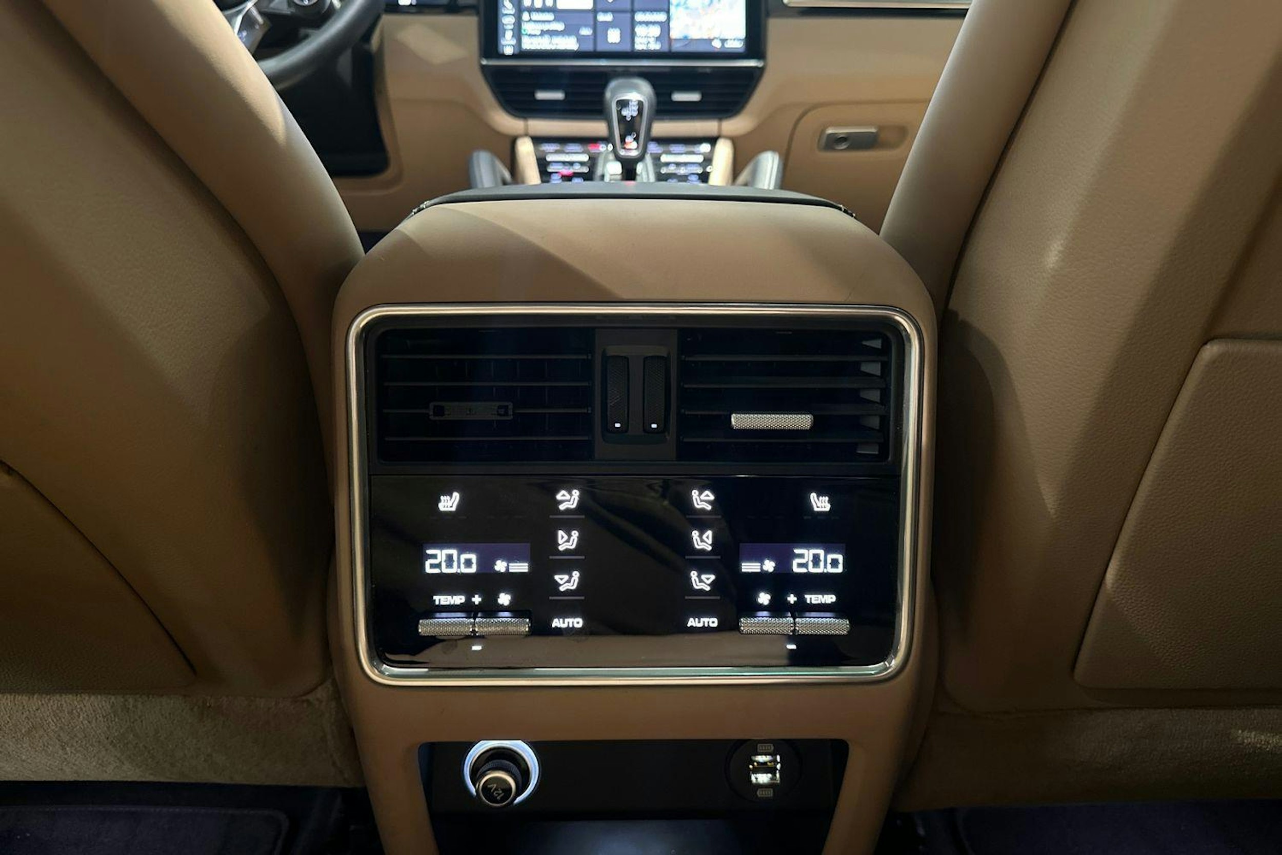 Musta Porsche Cayenne 2018 kuva 15.