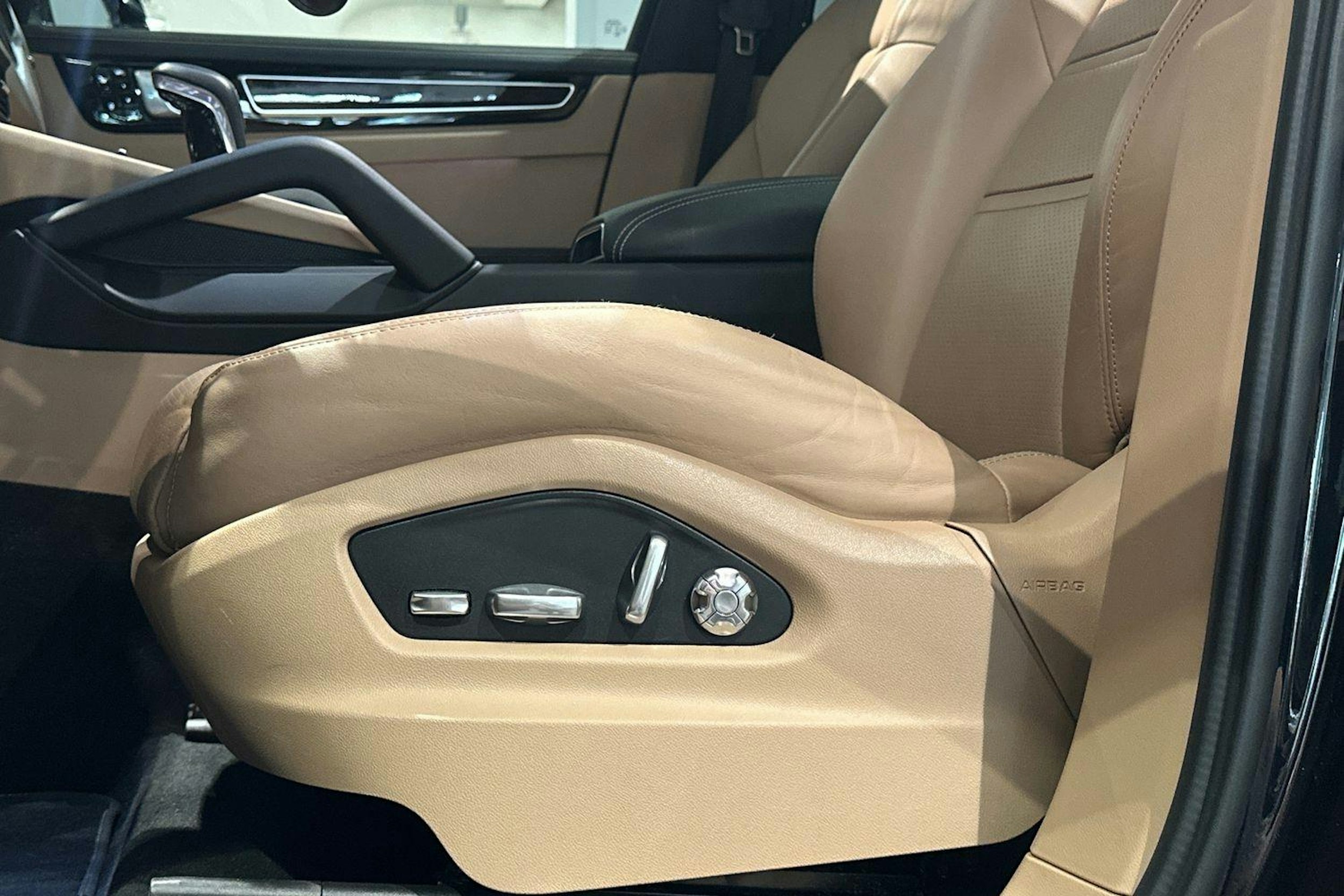 Musta Porsche Cayenne 2018 kuva 16.