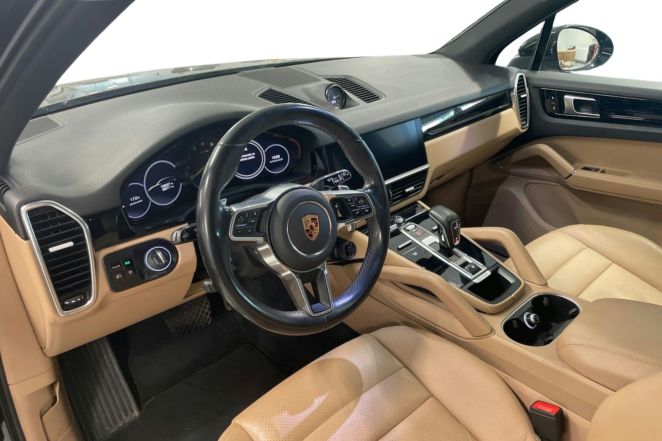 musta Porsche Cayenne 2018 kuva 3.