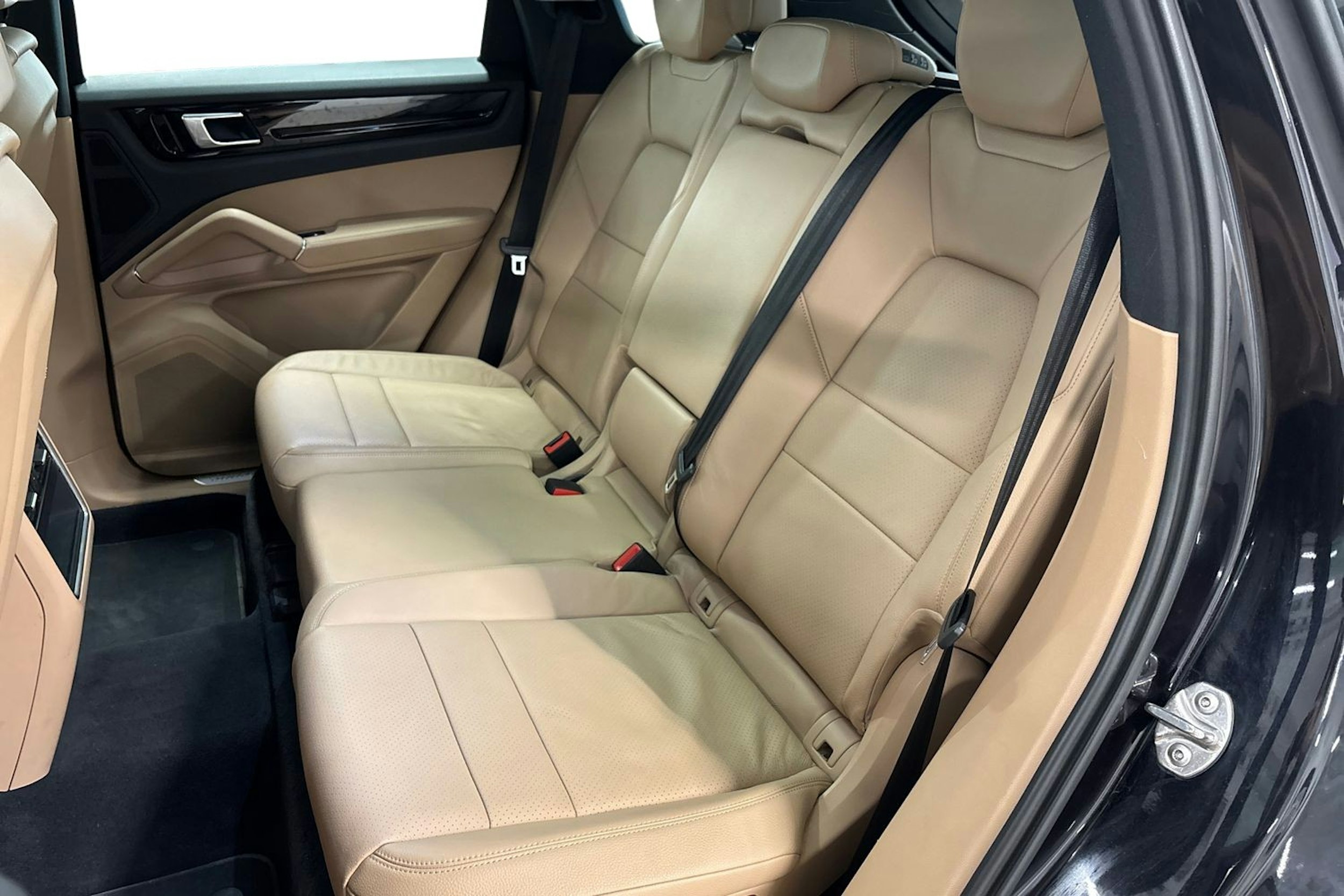 musta Porsche Cayenne 2018 kuva 10.