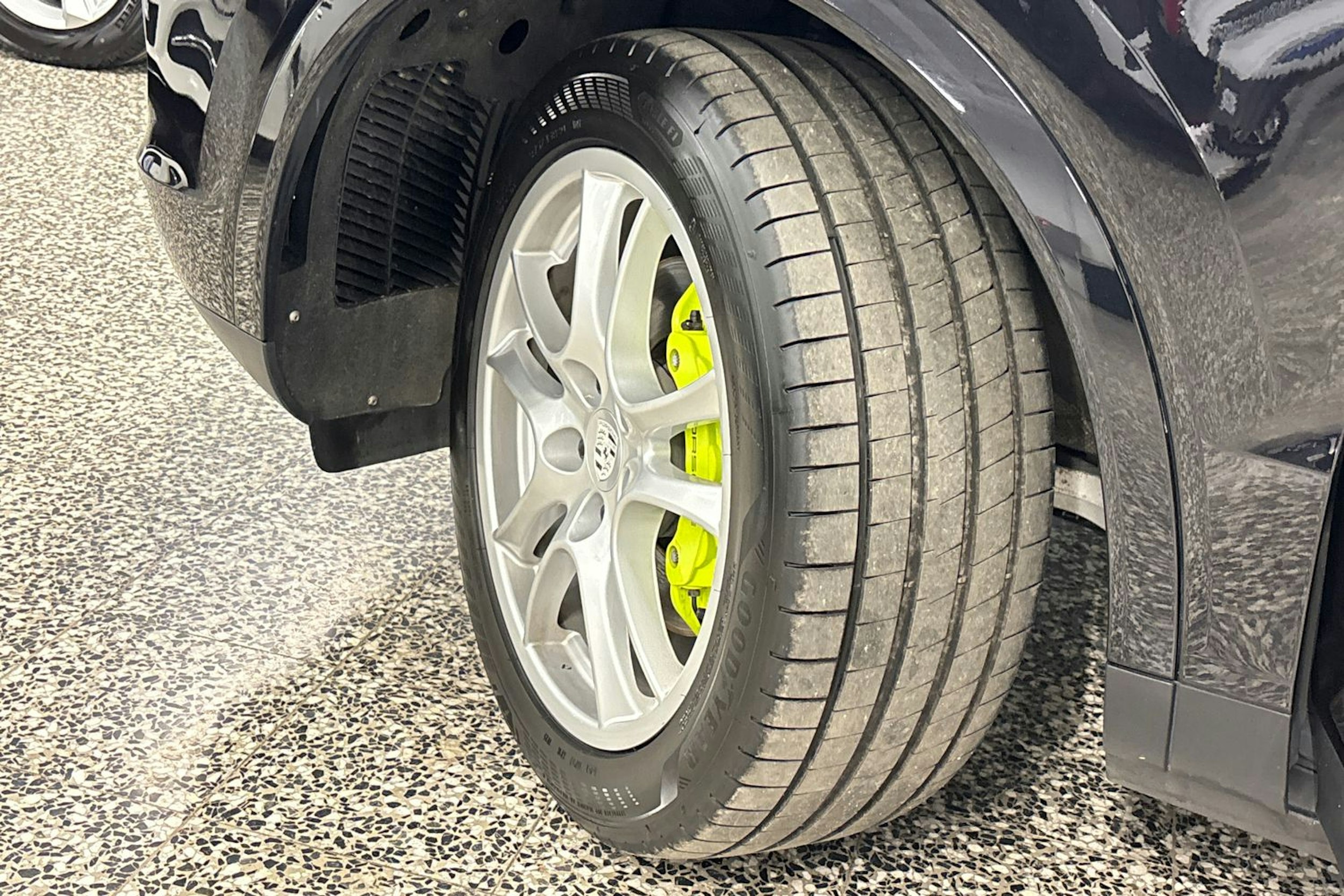musta Porsche Cayenne 2018 kuva 13.