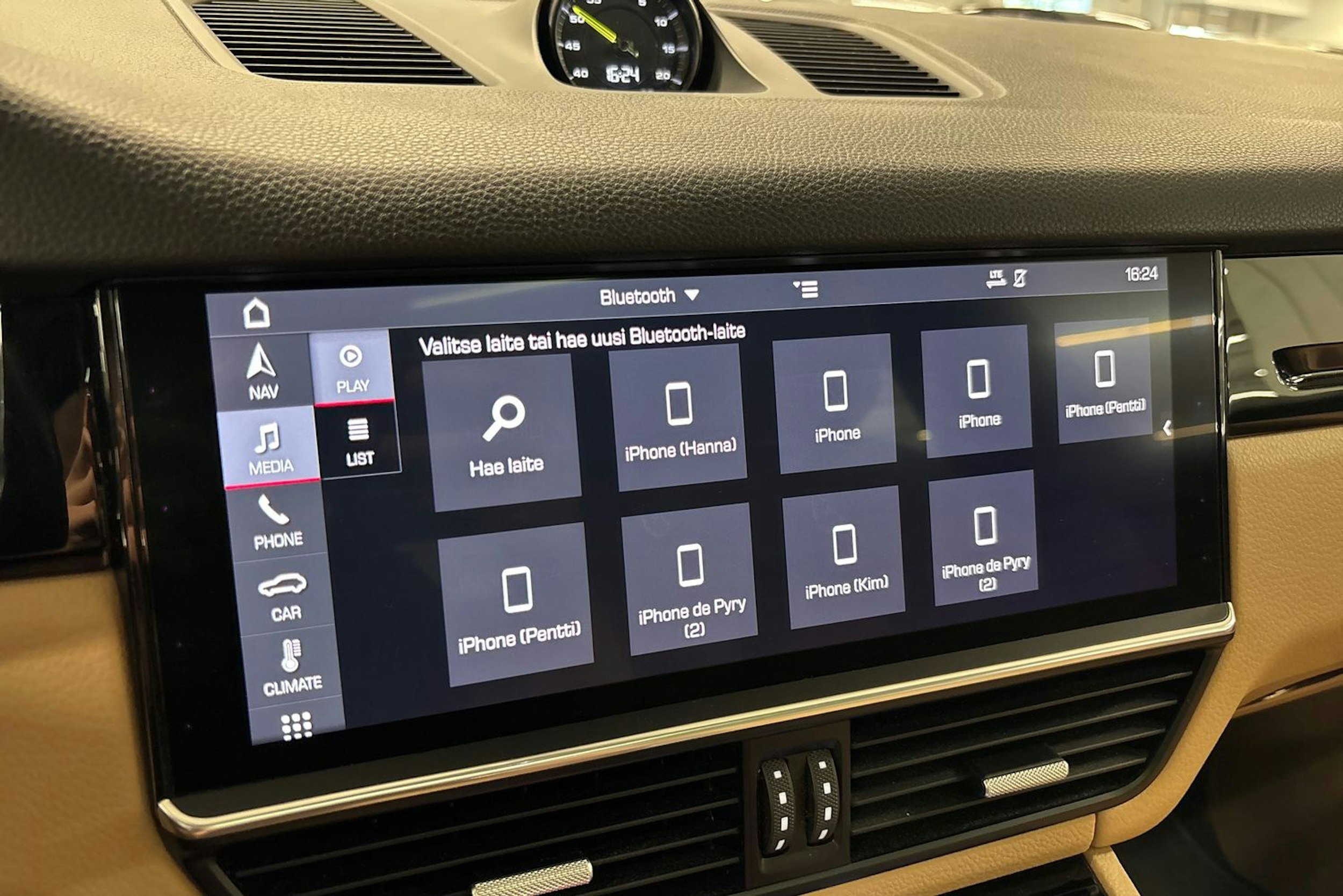 musta Porsche Cayenne 2018 kuva 15.
