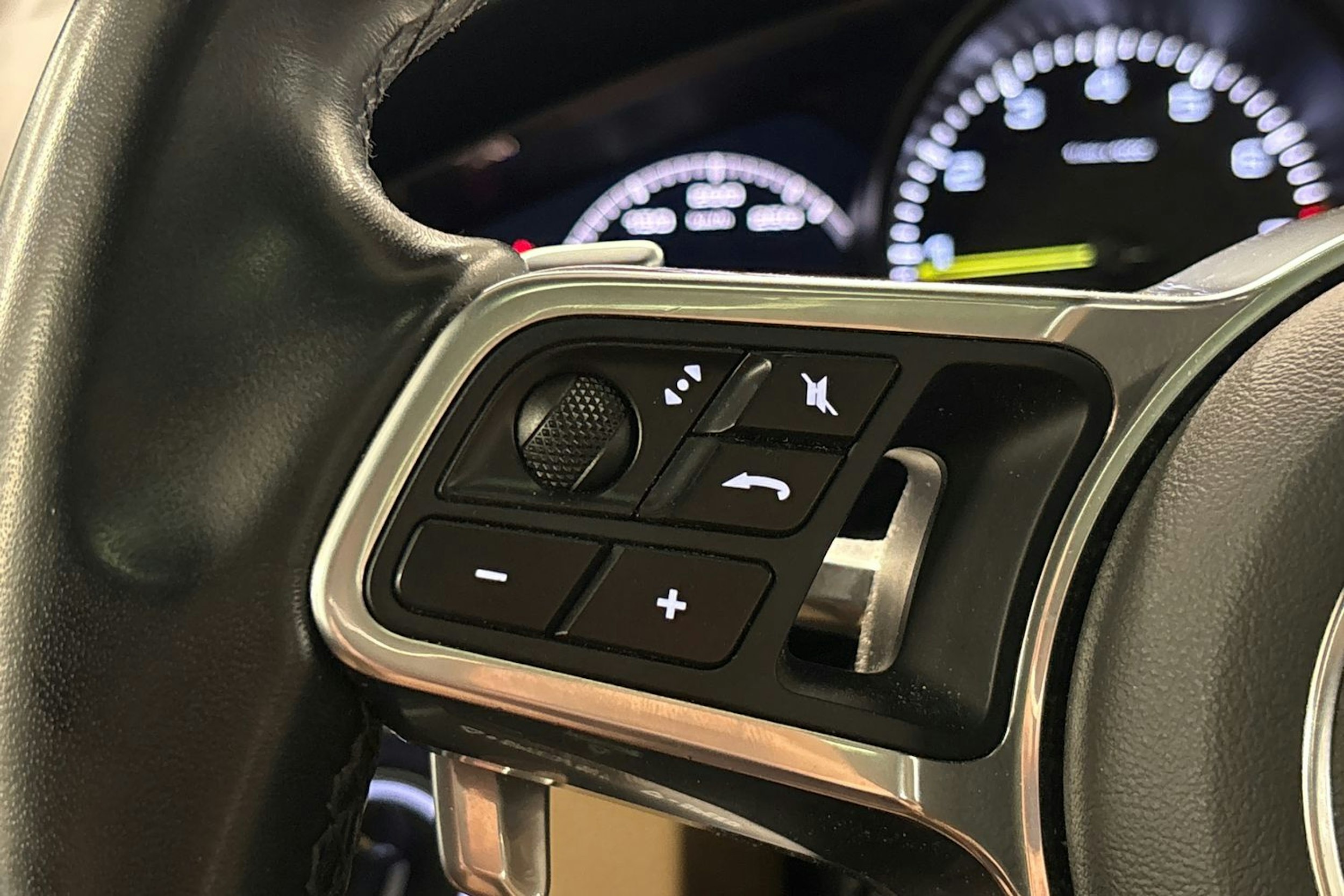 musta Porsche Cayenne 2018 kuva 19.