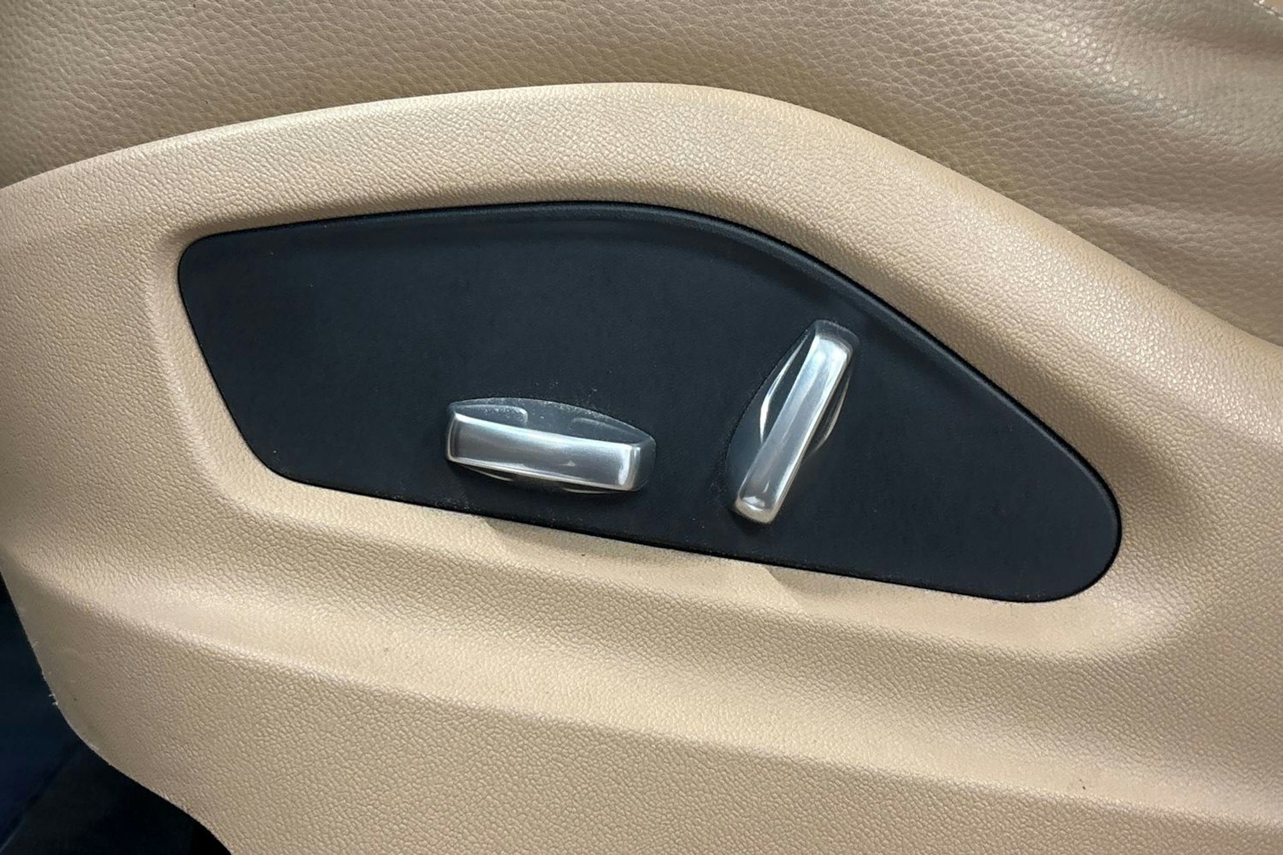 musta Porsche Cayenne 2018 kuva 25.