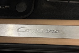 musta Porsche Cayenne 2018 kuva 26.