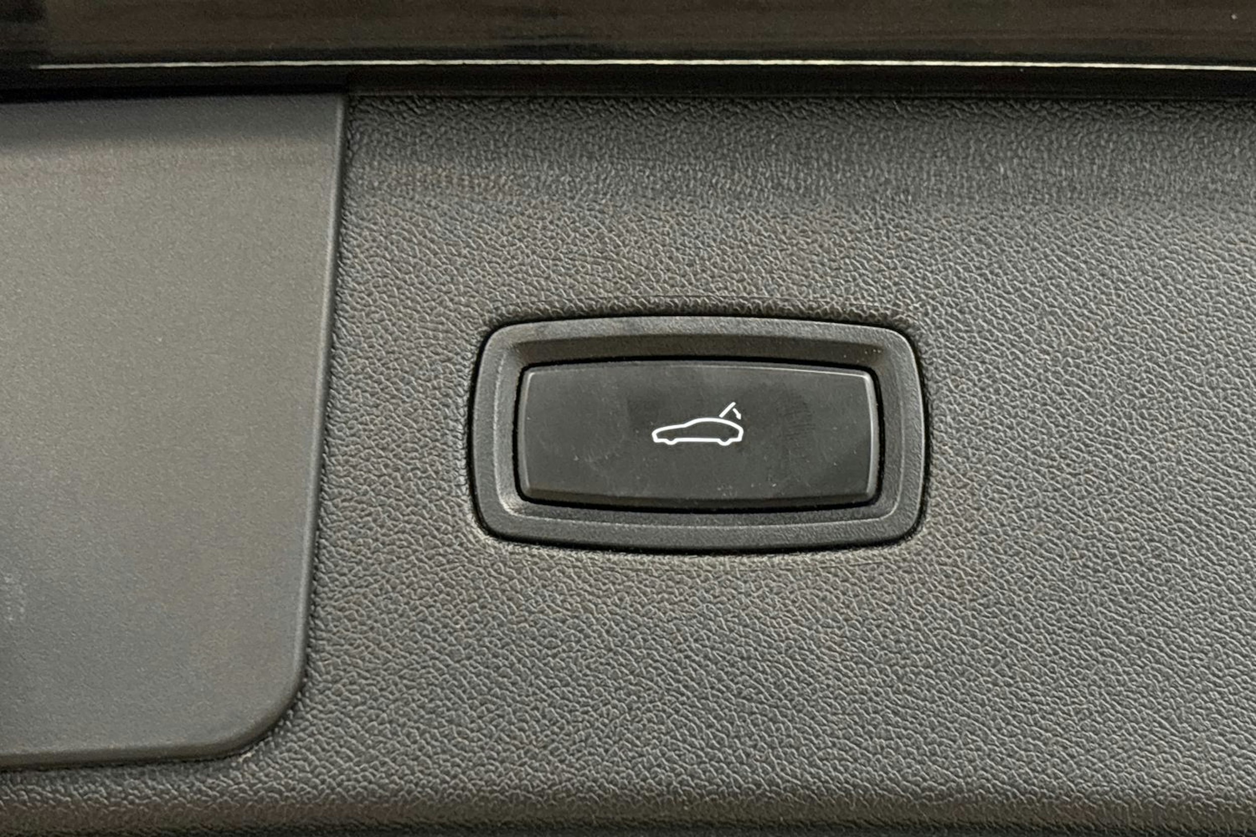 musta Porsche Cayenne 2018 kuva 30.