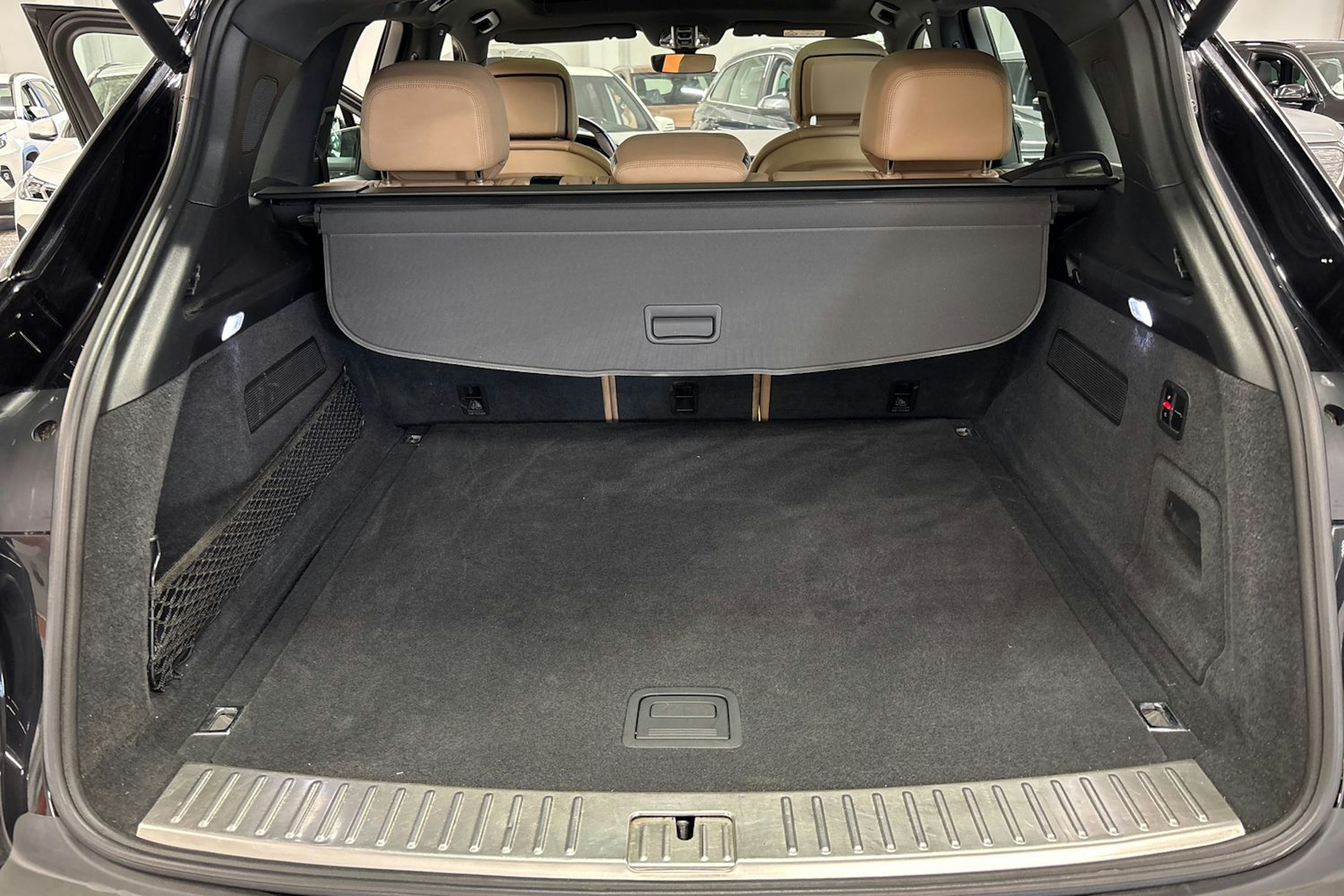 musta Porsche Cayenne 2018 kuva 31.
