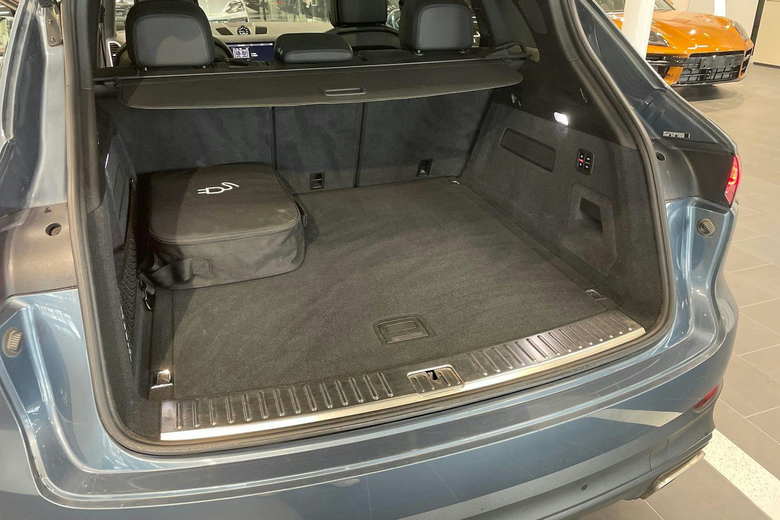 Sininen Porsche Cayenne 2018 kuva 20.
