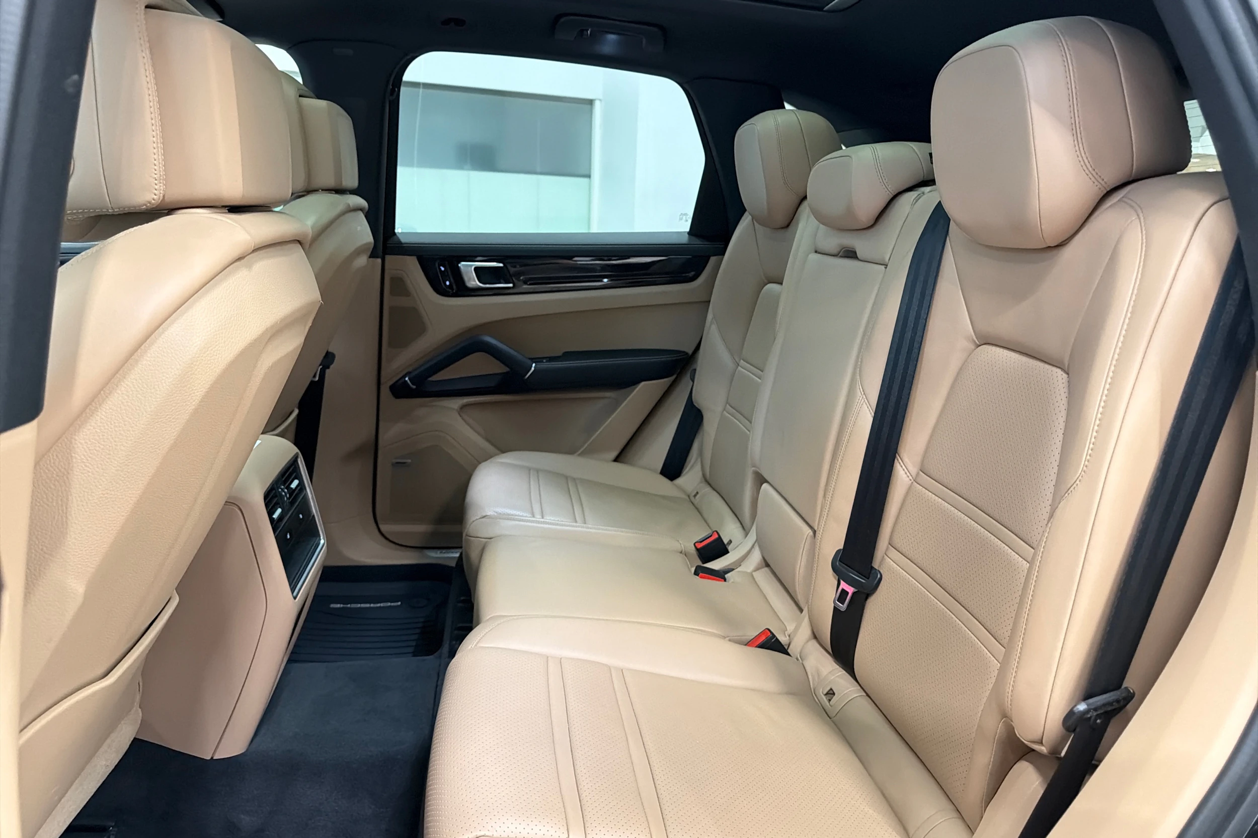 musta Porsche Cayenne 2018 kuva 10.
