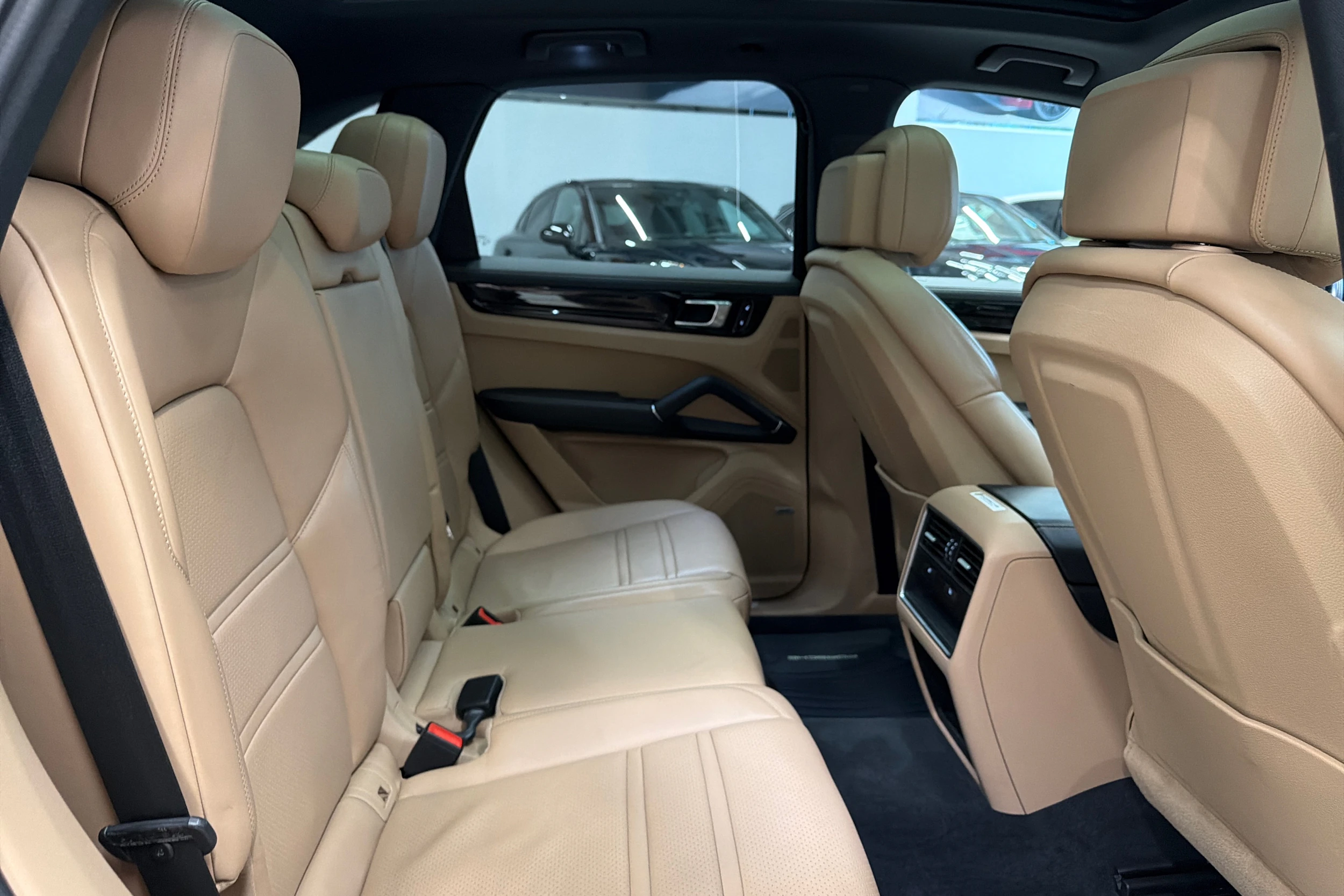 musta Porsche Cayenne 2018 kuva 12.