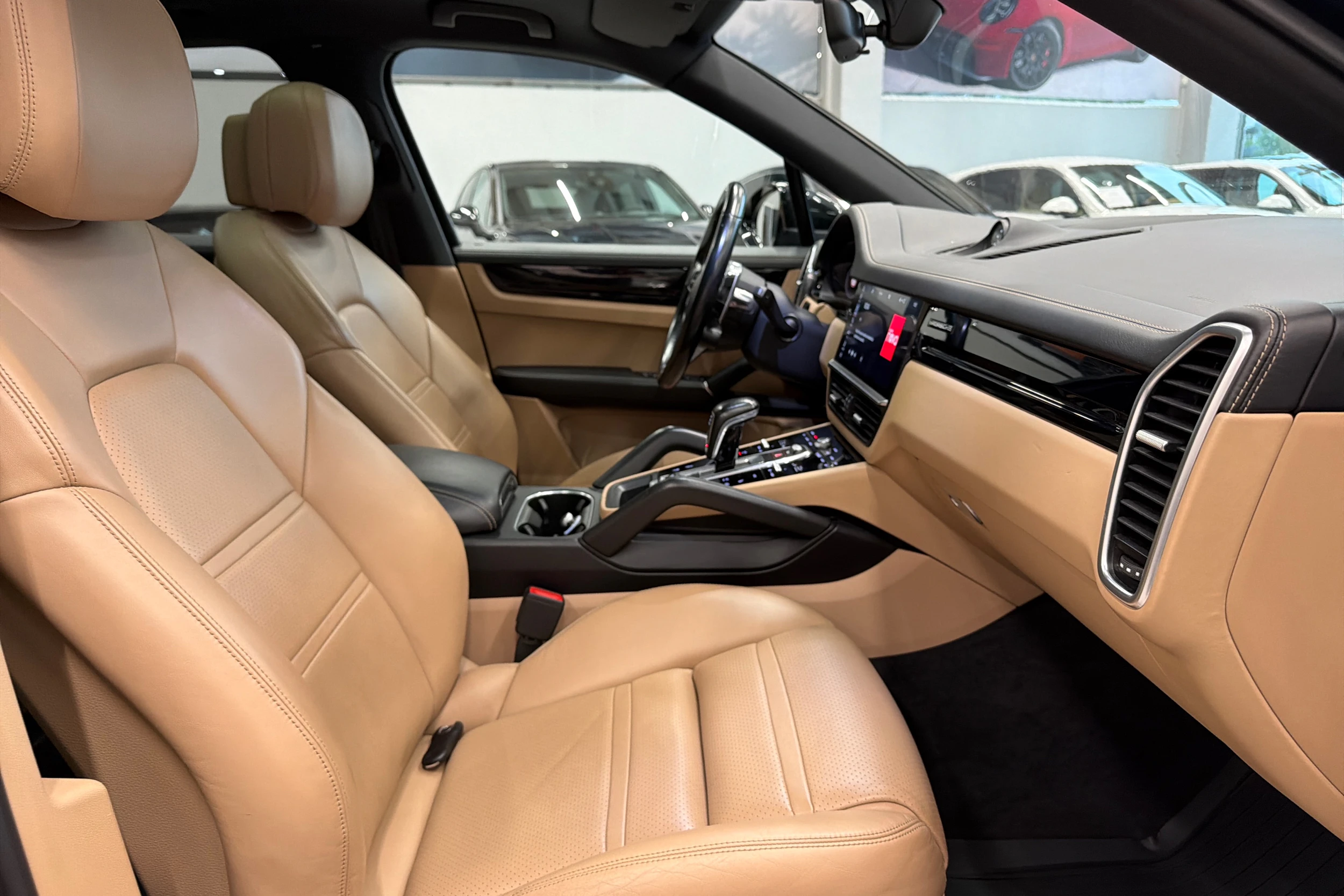 musta Porsche Cayenne 2018 kuva 13.