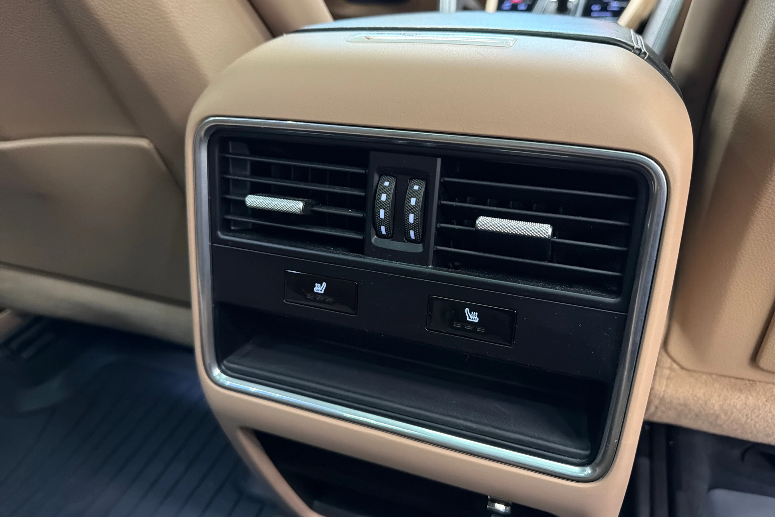 musta Porsche Cayenne 2018 kuva 14.