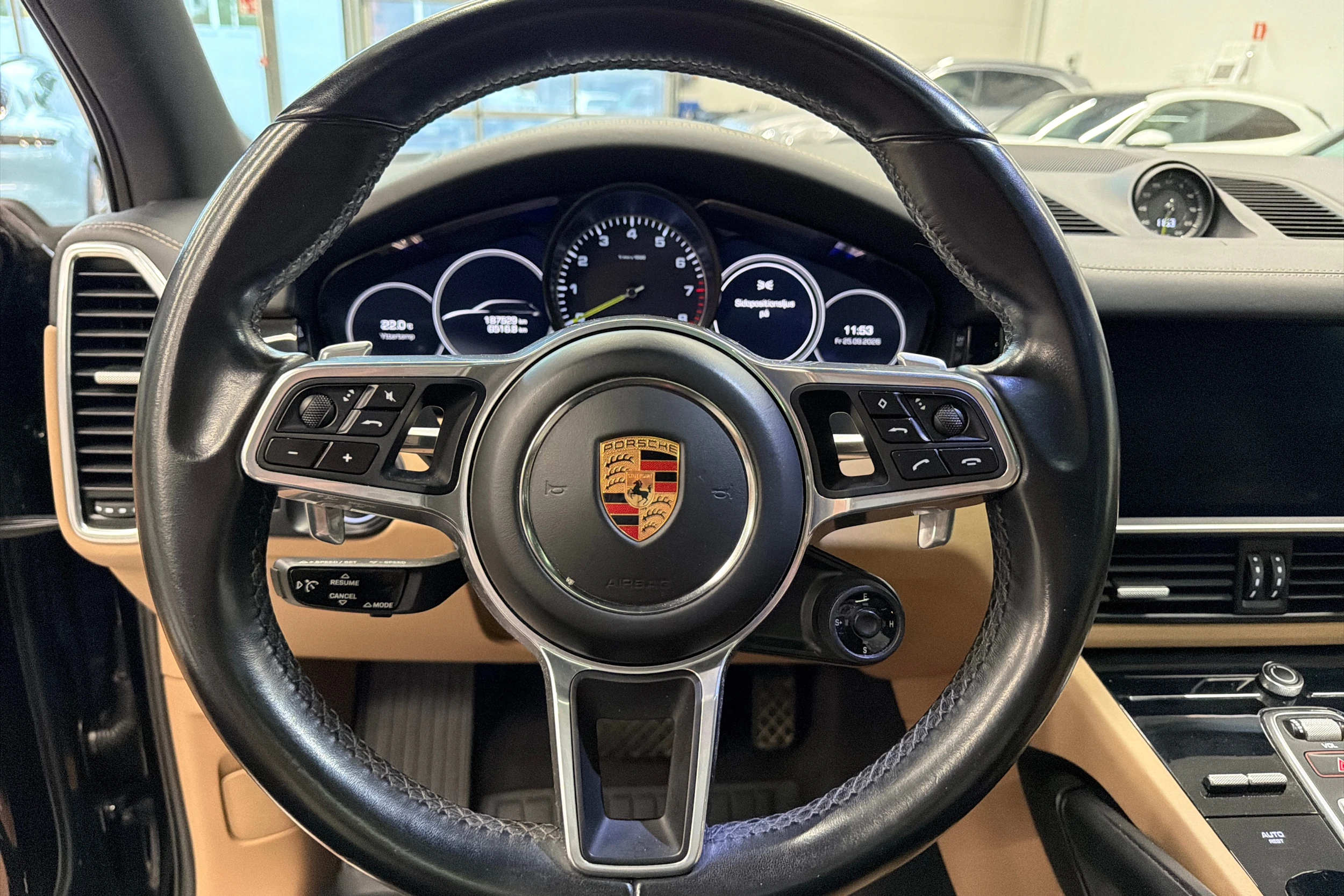 musta Porsche Cayenne 2018 kuva 15.
