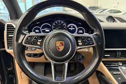 musta Porsche Cayenne 2018 kuva 15.