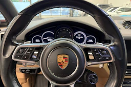 musta Porsche Cayenne 2018 kuva 16.