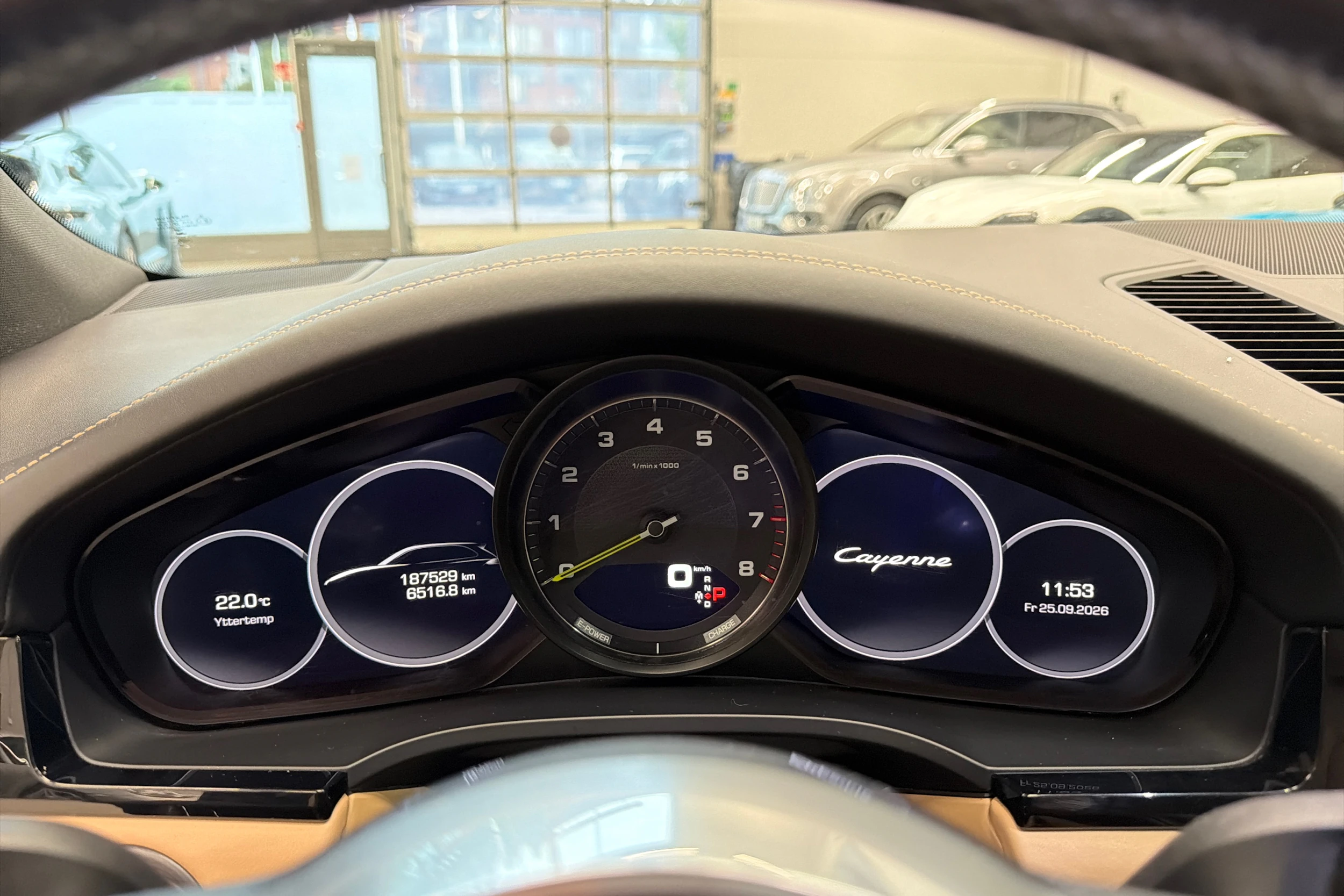 musta Porsche Cayenne 2018 kuva 17.