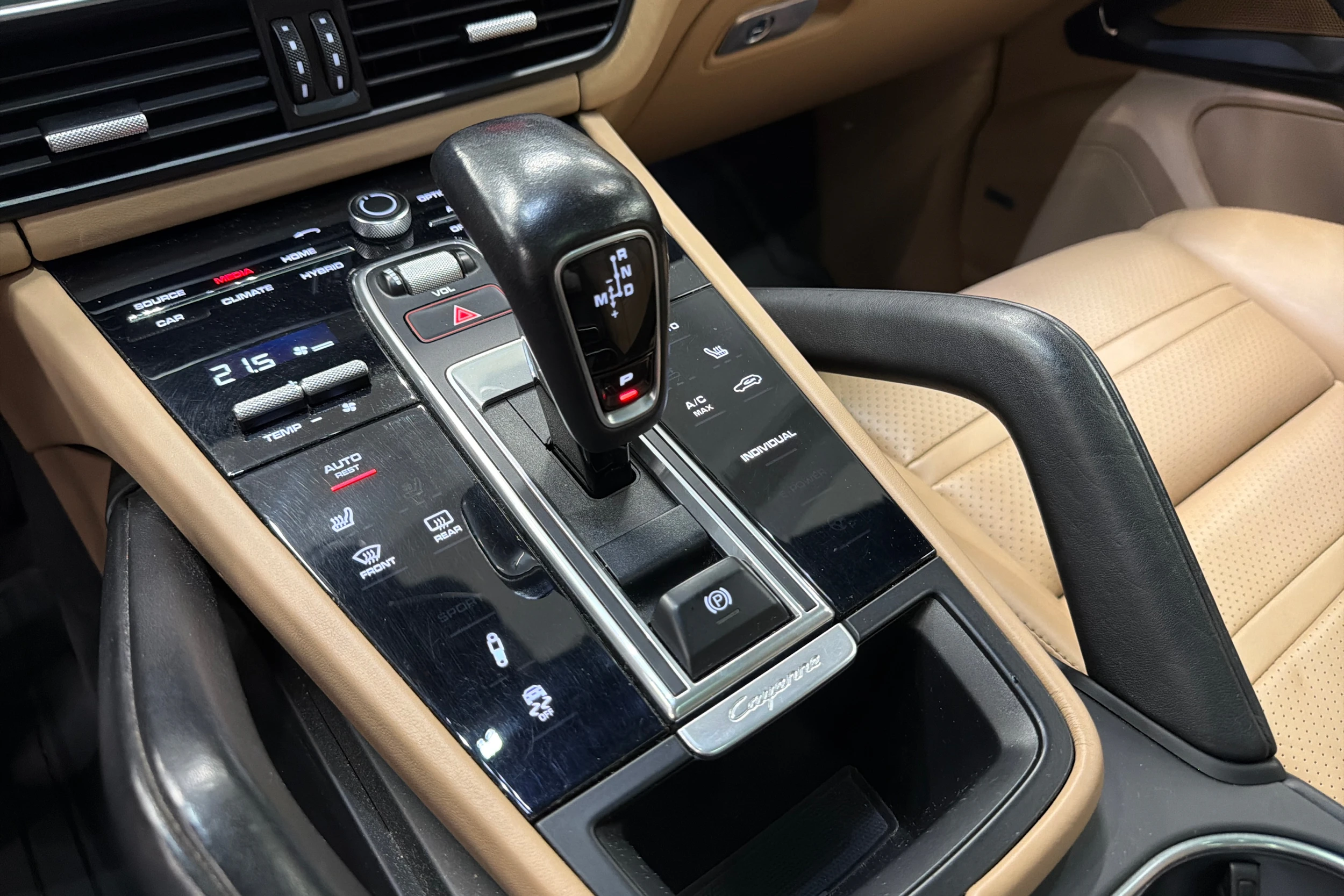 musta Porsche Cayenne 2018 kuva 18.