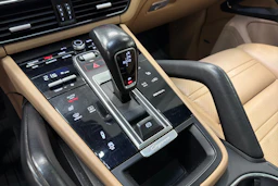 musta Porsche Cayenne 2018 kuva 18.