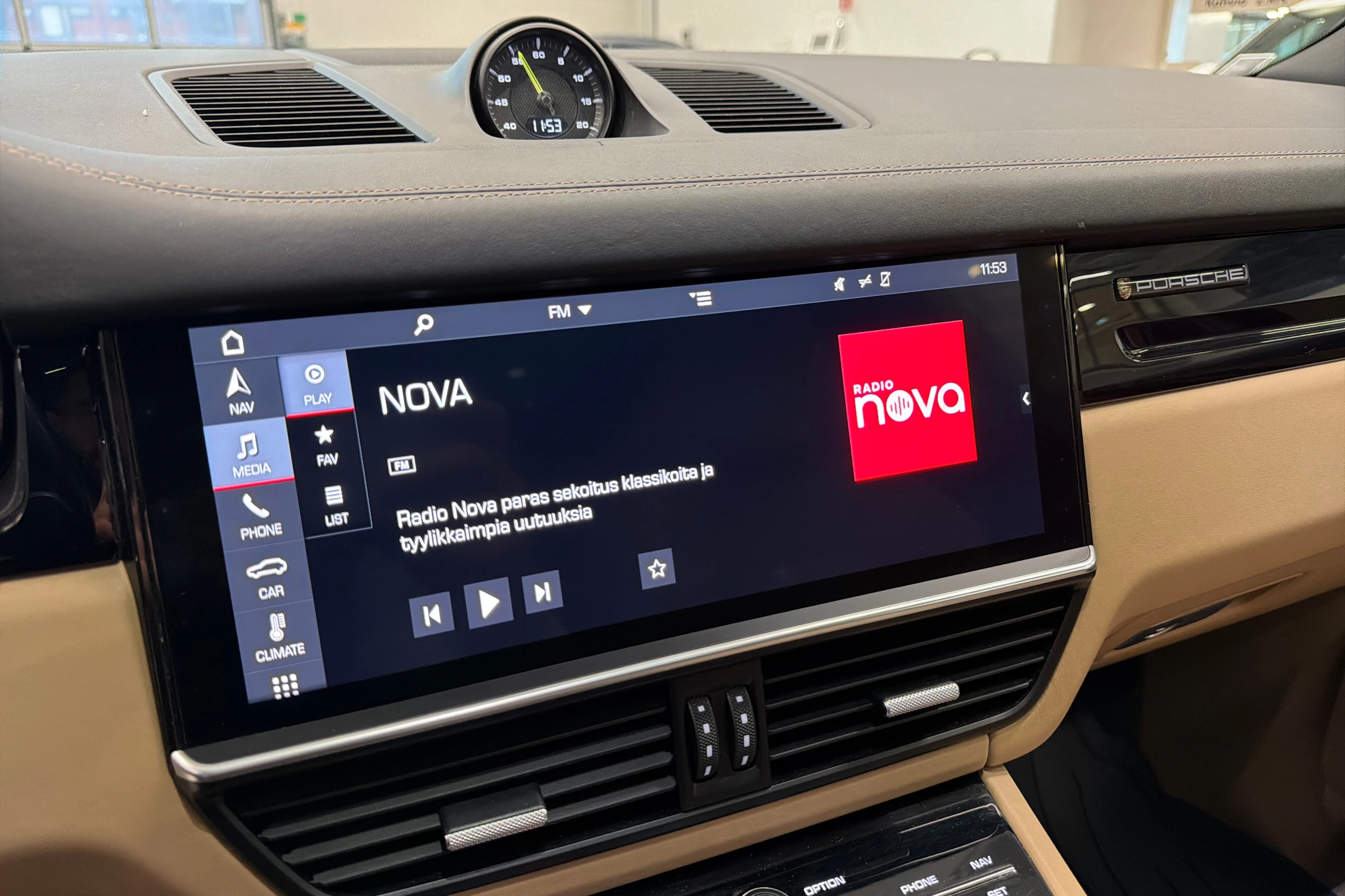 musta Porsche Cayenne 2018 kuva 19.