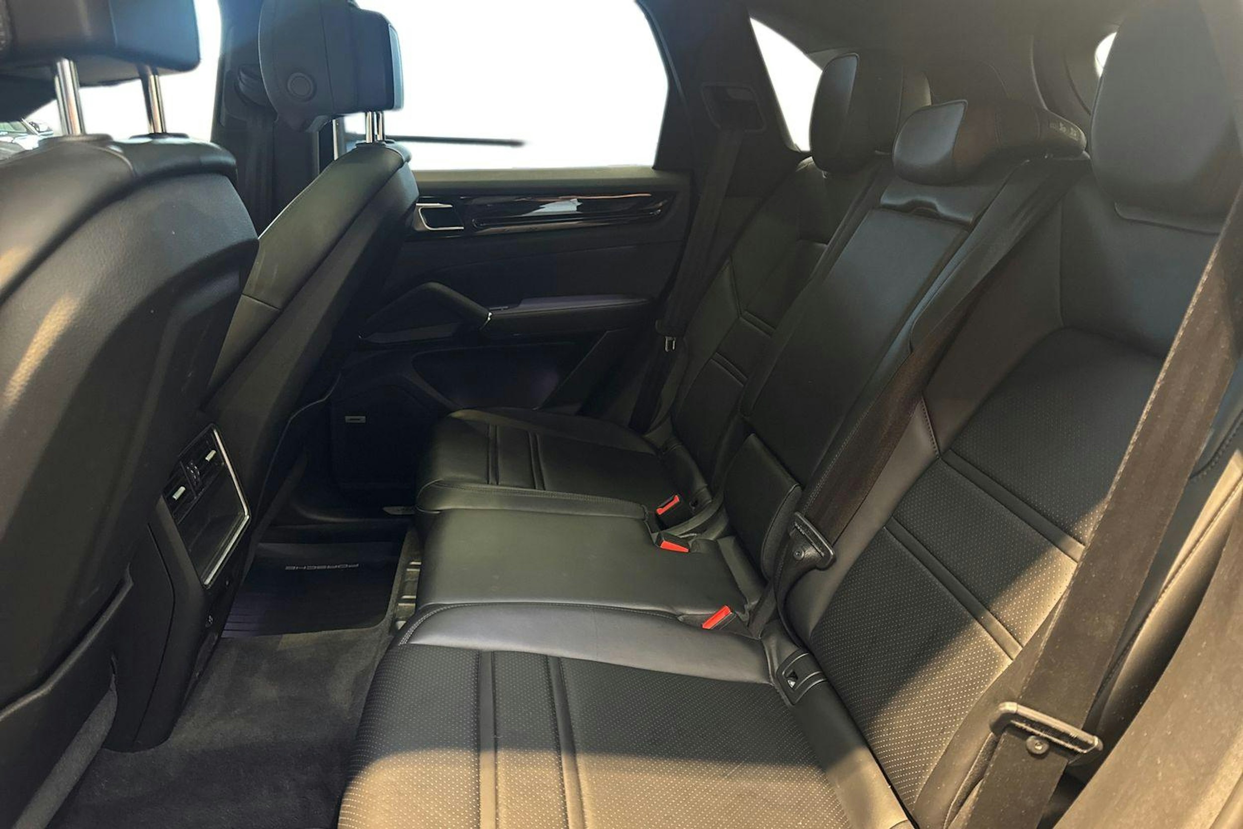Ruskea (beige) Porsche Cayenne 2018 kuva 8.