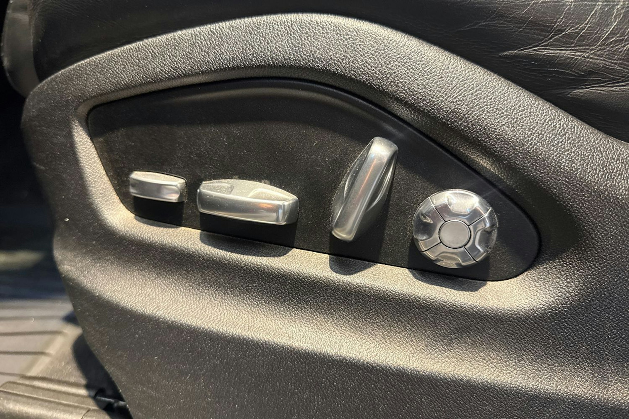 Ruskea (beige) Porsche Cayenne 2018 kuva 12.