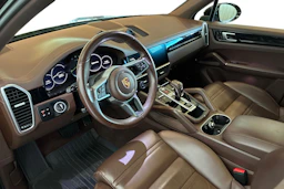 Ruskea (beige) Porsche Cayenne 2018 kuva 6.