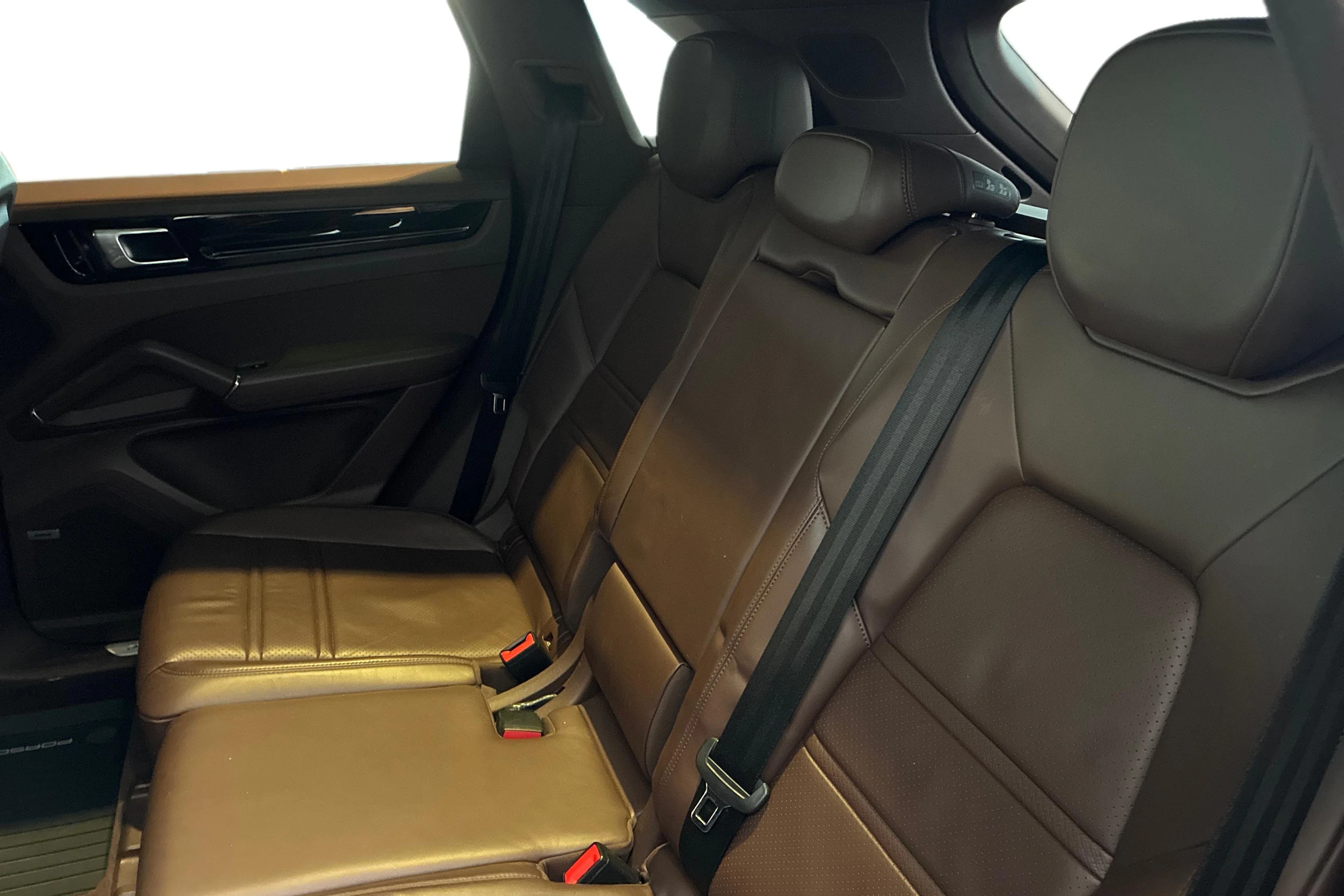 Ruskea (beige) Porsche Cayenne 2018 kuva 8.