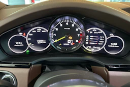 Ruskea (beige) Porsche Cayenne 2018 kuva 14.