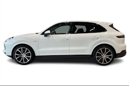 valkoinen Porsche Cayenne 2019 kuva 5.