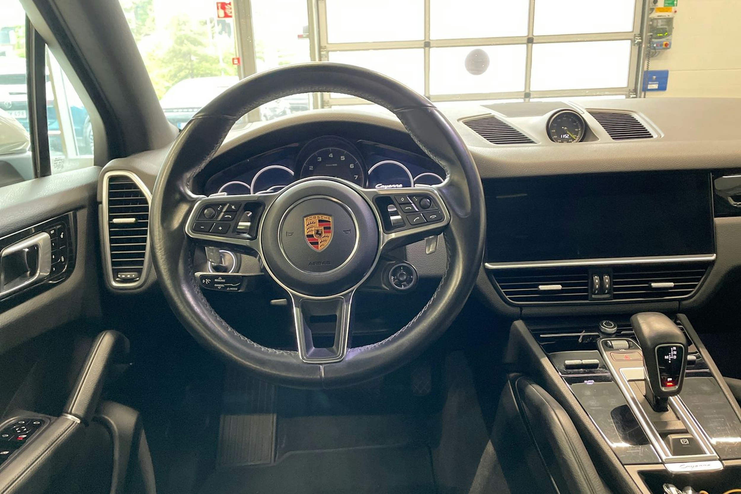 valkoinen Porsche Cayenne 2019 kuva 10.