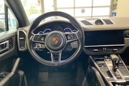 valkoinen Porsche Cayenne 2019 kuva 10.