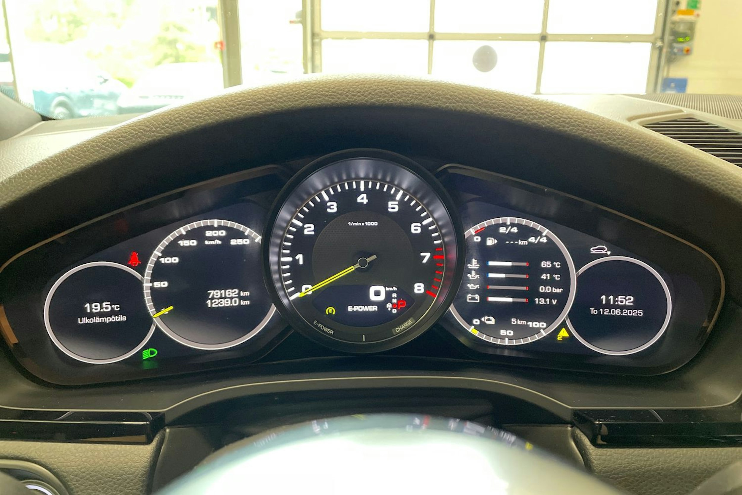 valkoinen Porsche Cayenne 2019 kuva 11.