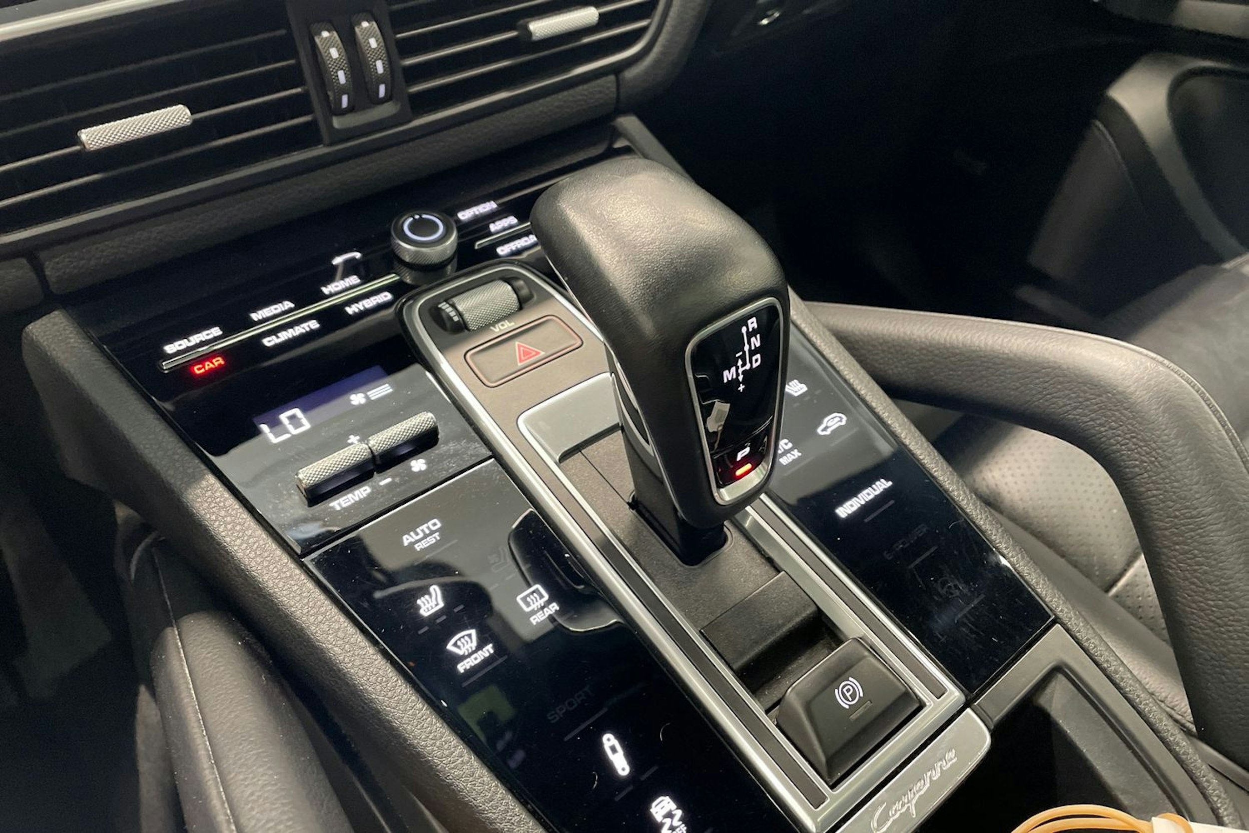 valkoinen Porsche Cayenne 2019 kuva 12.