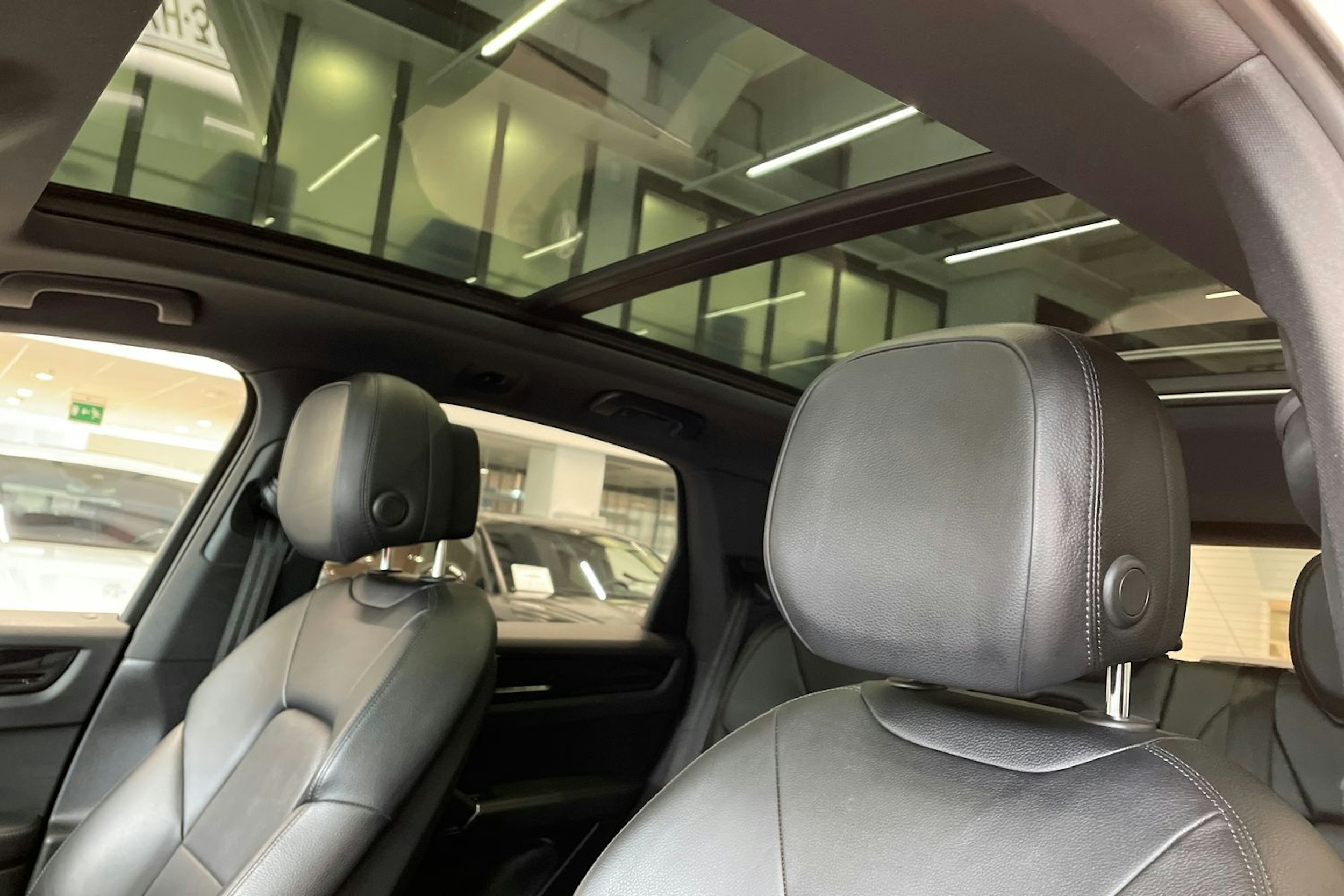 valkoinen Porsche Cayenne 2019 kuva 17.