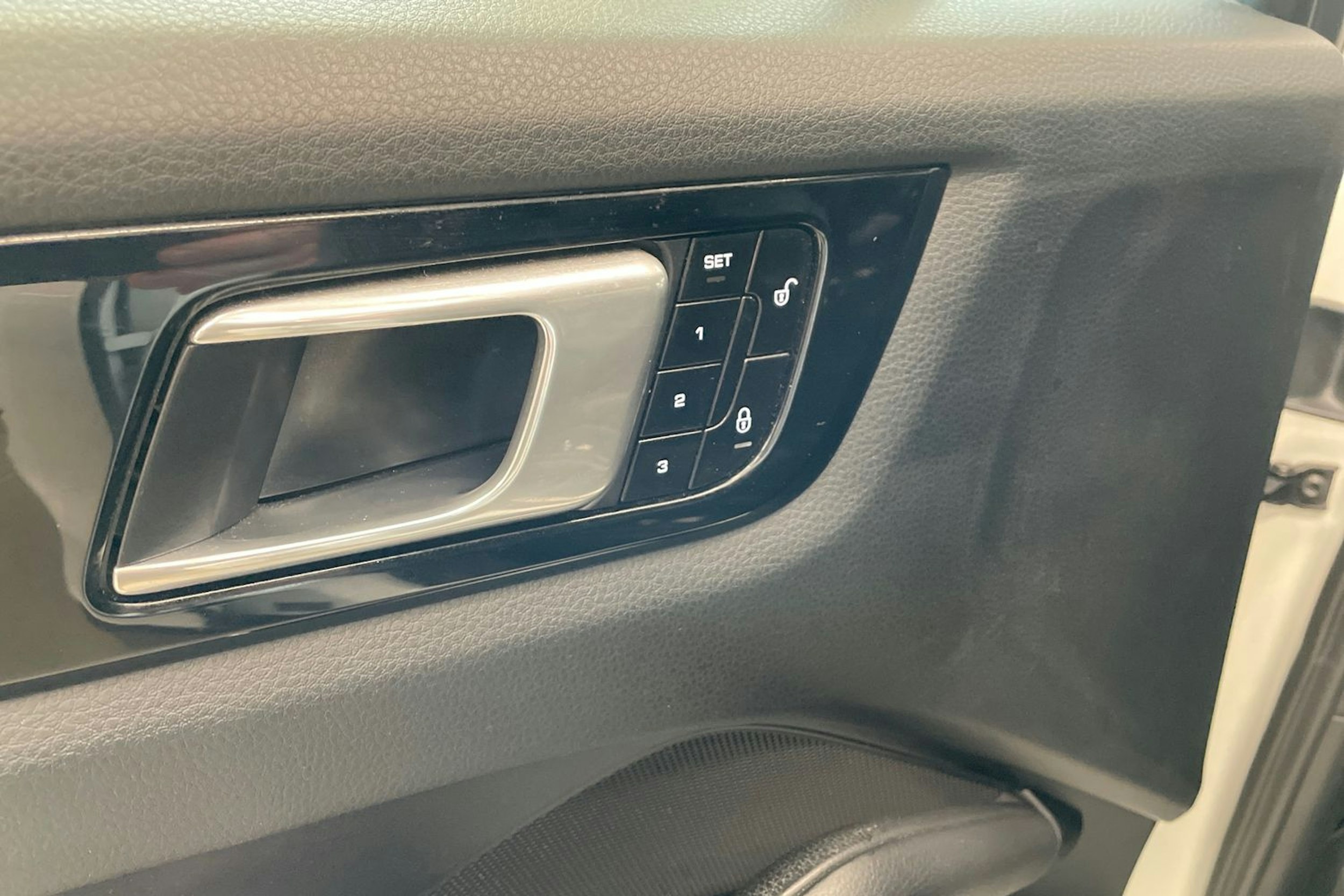valkoinen Porsche Cayenne 2019 kuva 19.