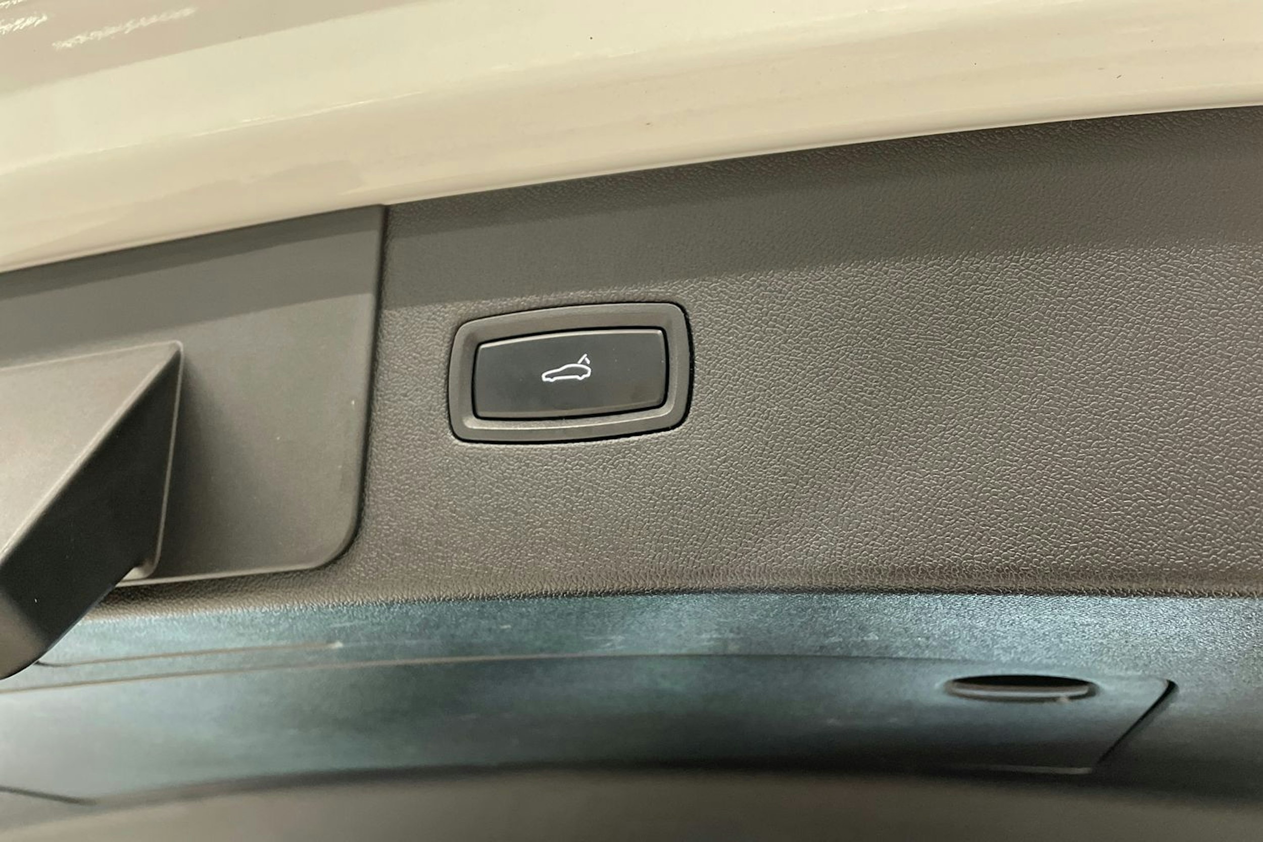 valkoinen Porsche Cayenne 2019 kuva 21.