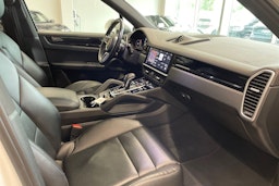 valkoinen Porsche Cayenne 2019 kuva 22.